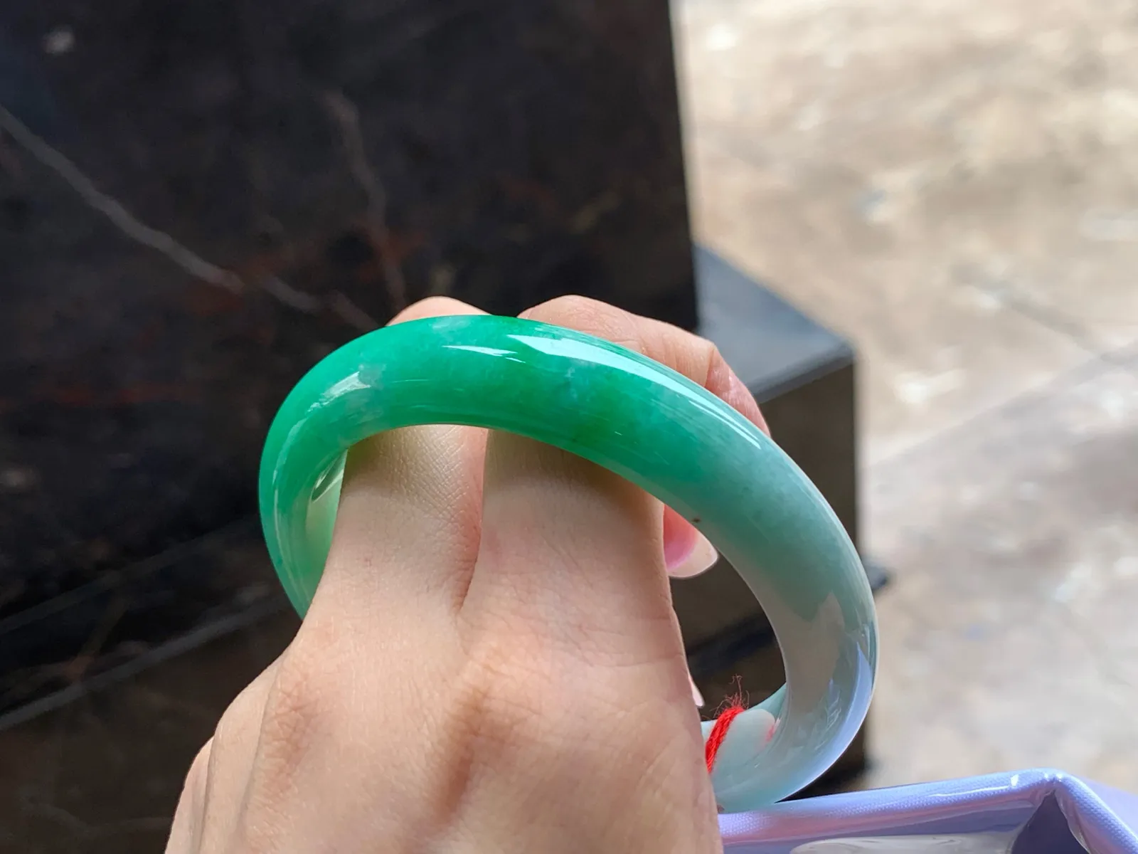 带色手镯
干净清爽 56.6/12.3/8.5mm