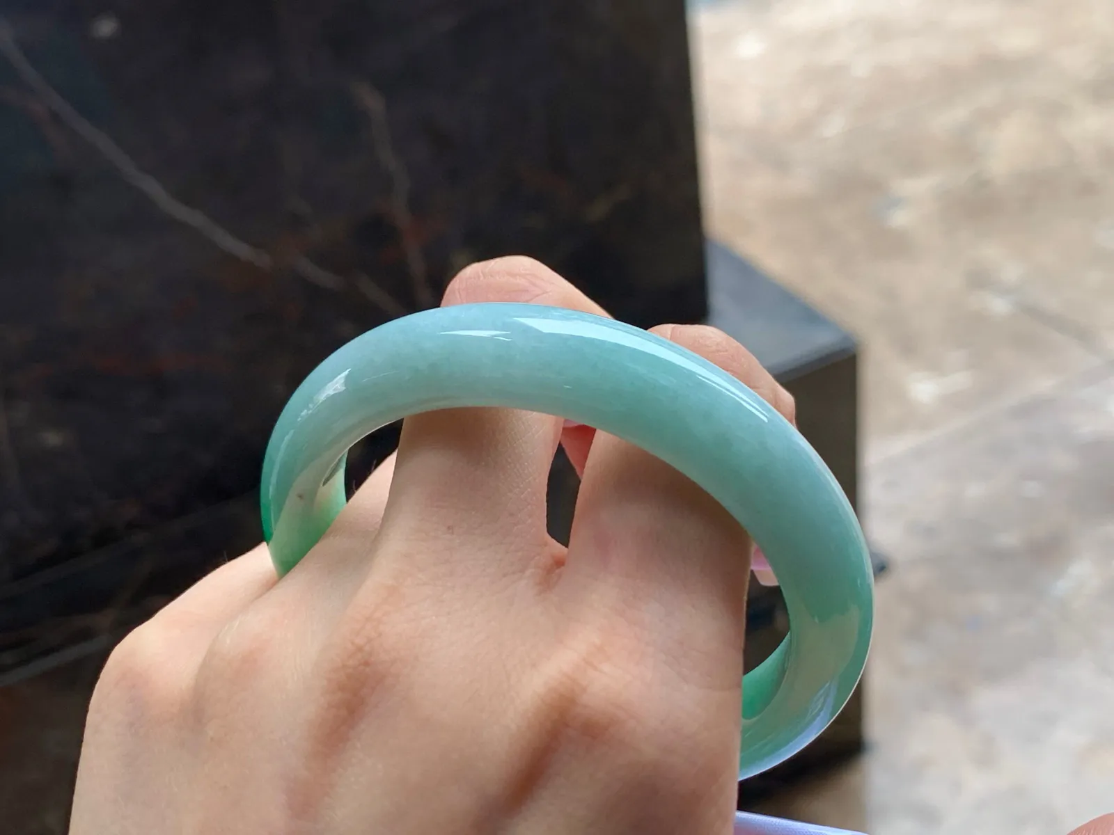 带色手镯
干净清爽 56.6/12.3/8.5mm