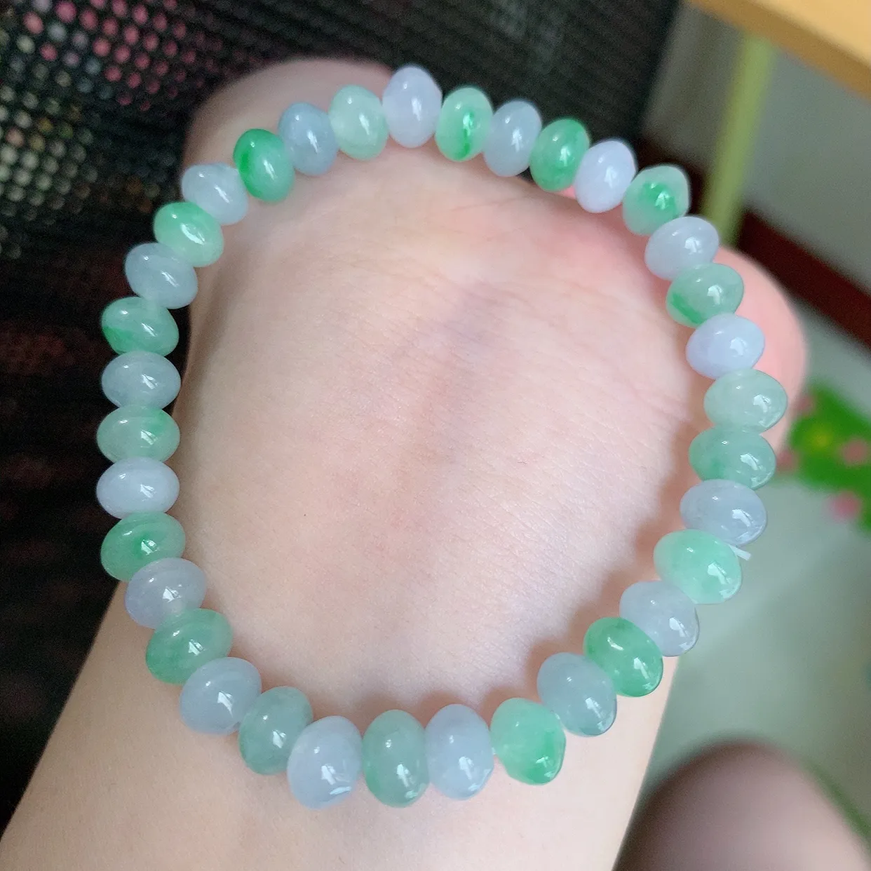 自然光实拍，冰润多彩翡翠手串手链，种老水足，冰清玉润  颜色漂亮  #001.1取一尺寸7*4.5