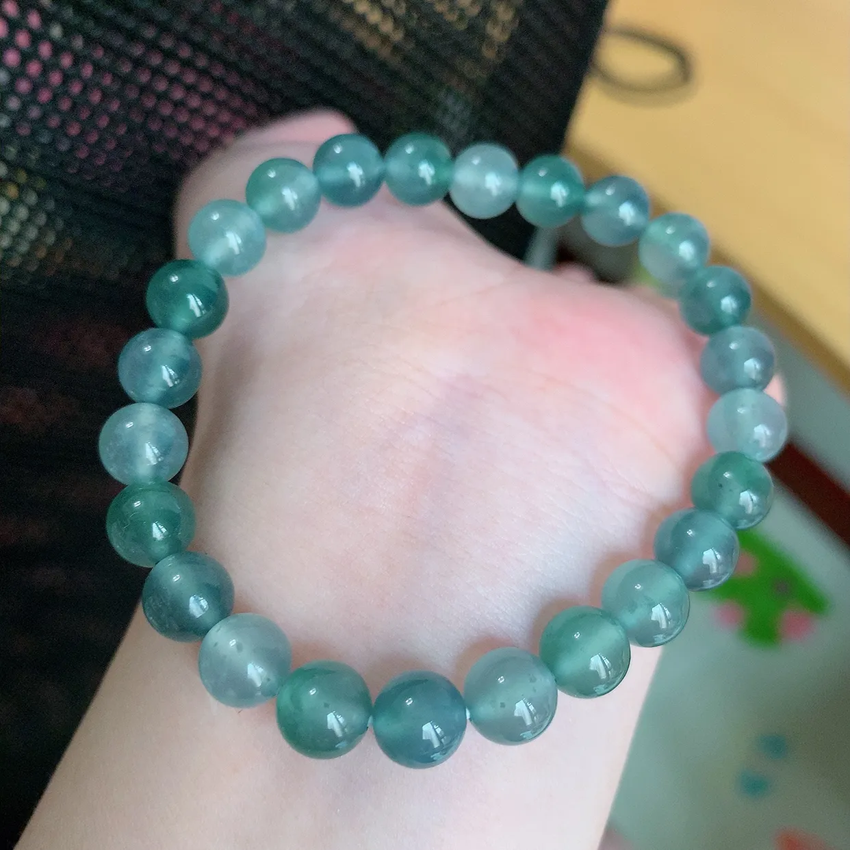 自然光实拍，冰种满色圆珠翡翠手串手链，种老水足，冰清玉润  颜色漂亮  #001.1取一尺寸8