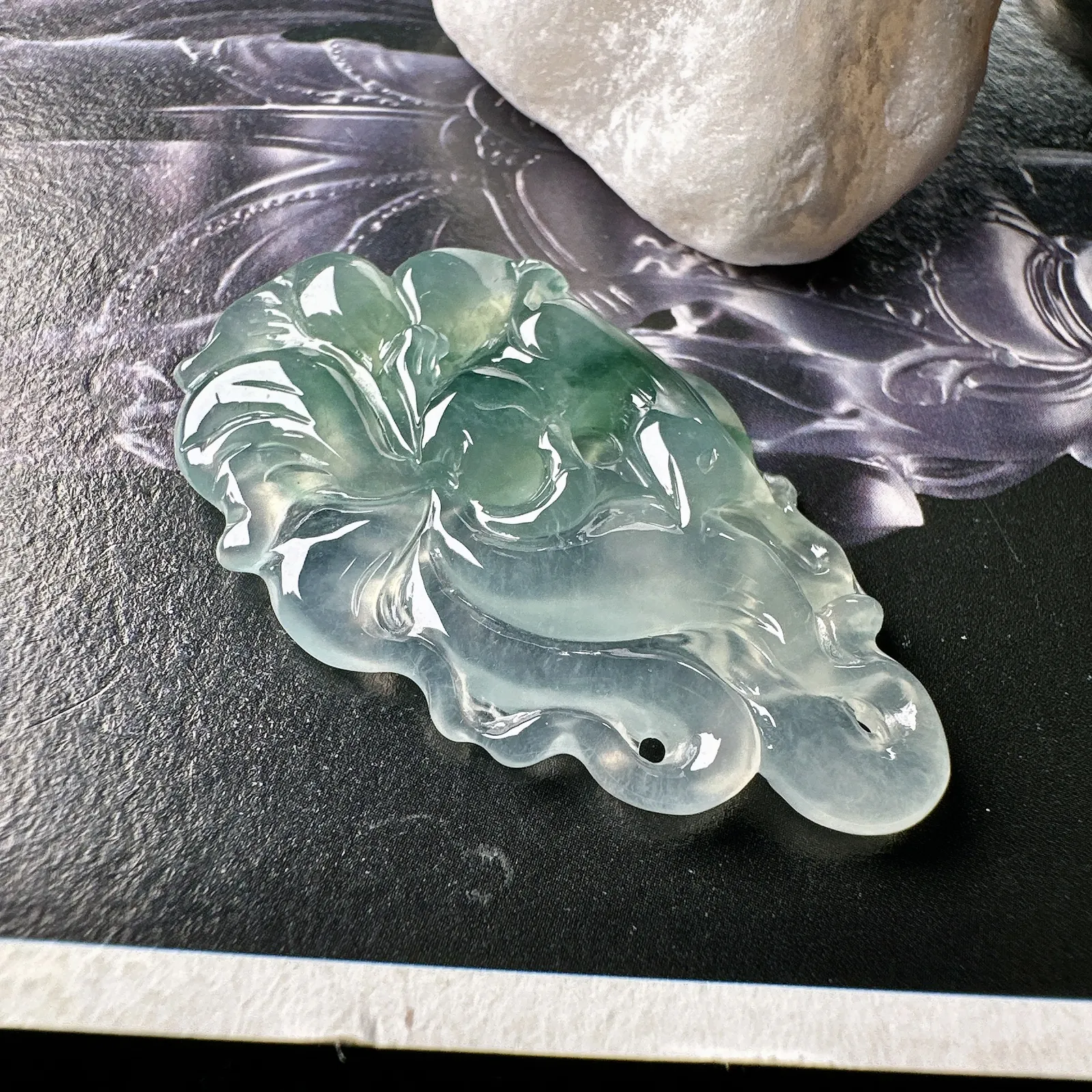 【冰种飘花九尾狐】精品，九尾灵狐，是吉祥如意、美好的象征。品质上佳，值得入手一试。