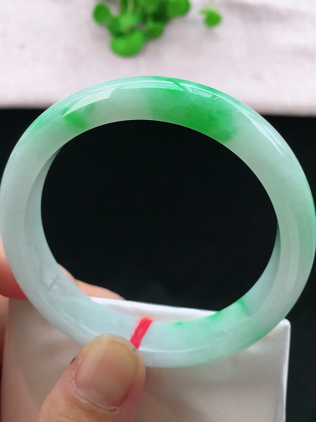 正圈55-56可戴，种老水足，尺寸55.6/12.5/7.8mm，冰飘绿正圈翡翠手镯
