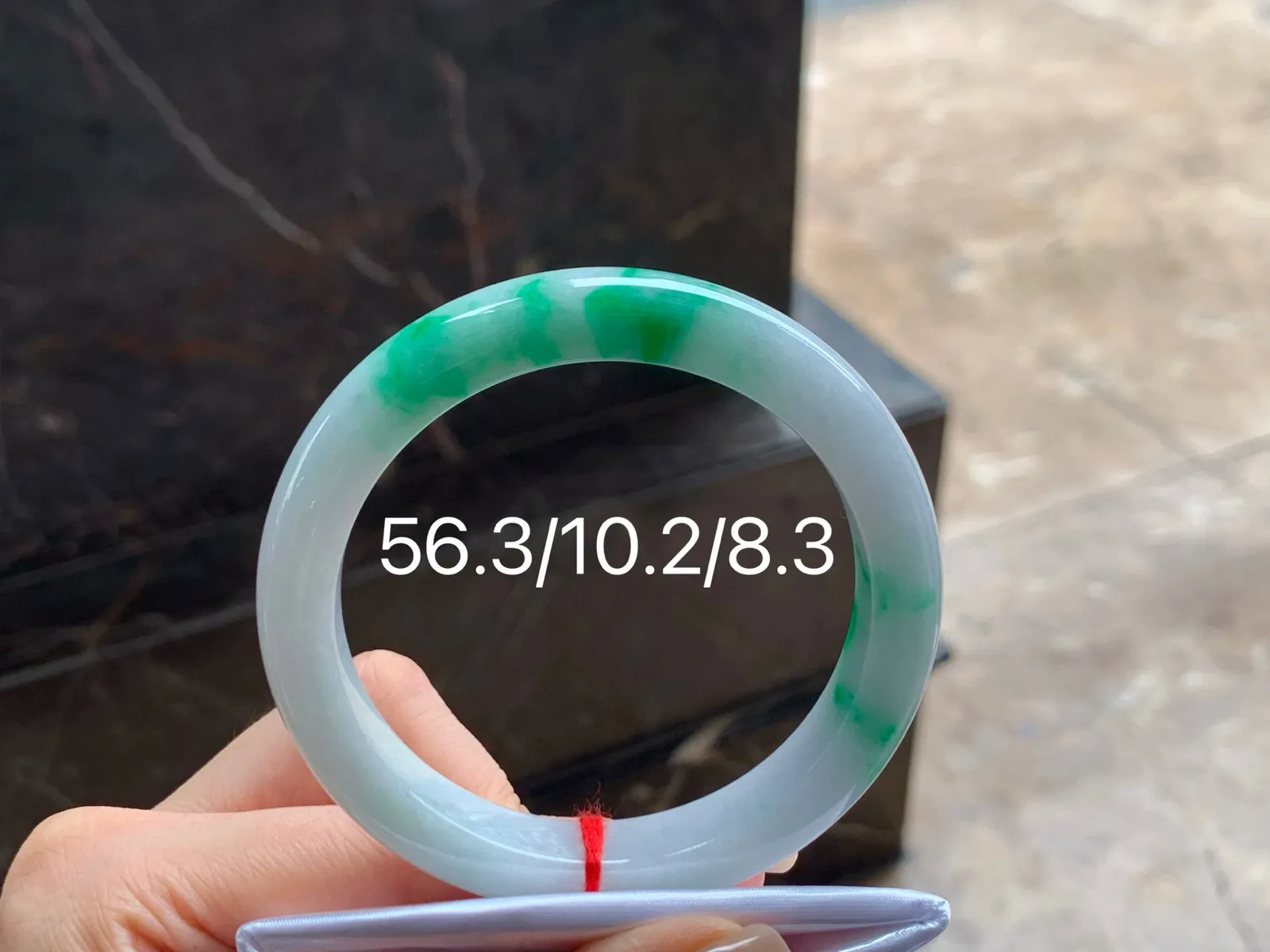 带色手镯
干净清爽 56.3/10.2/8.3mm