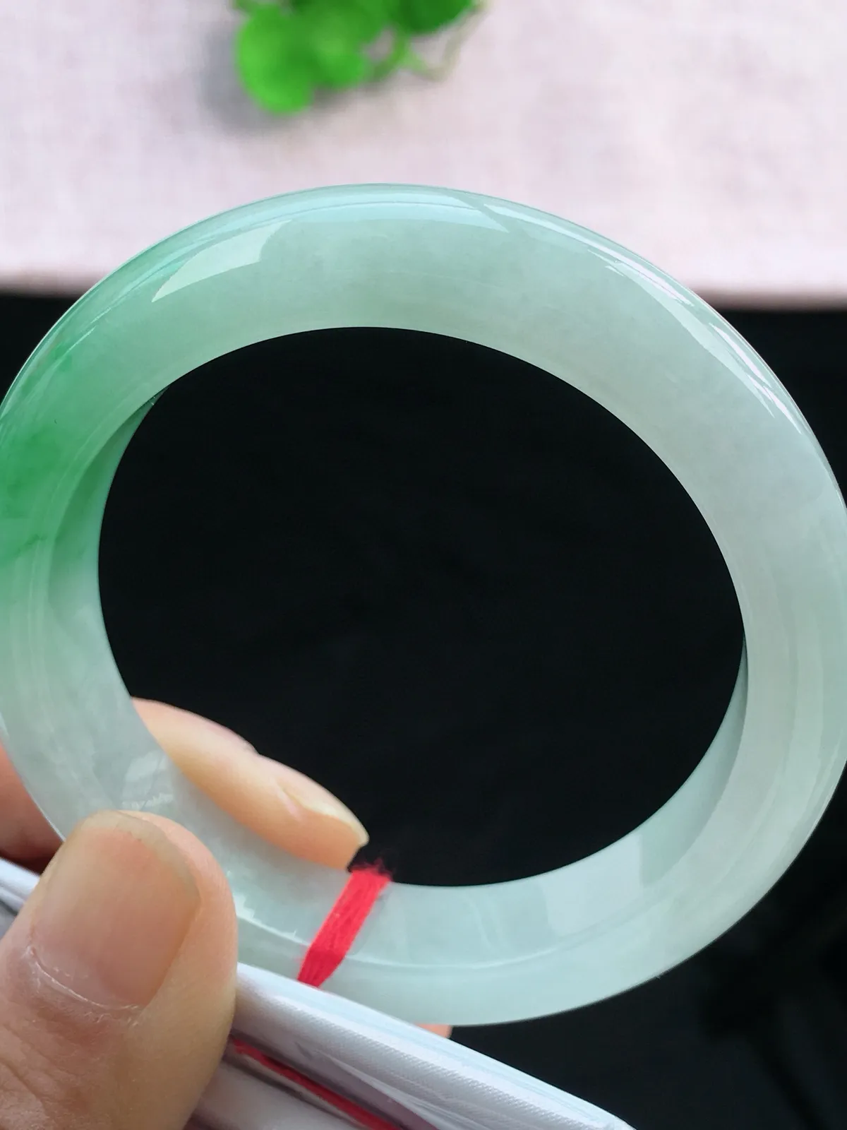 正圈54-55可戴，种老水足，尺寸55/12.6/9.4mm，冰飘绿正圈翡翠手镯