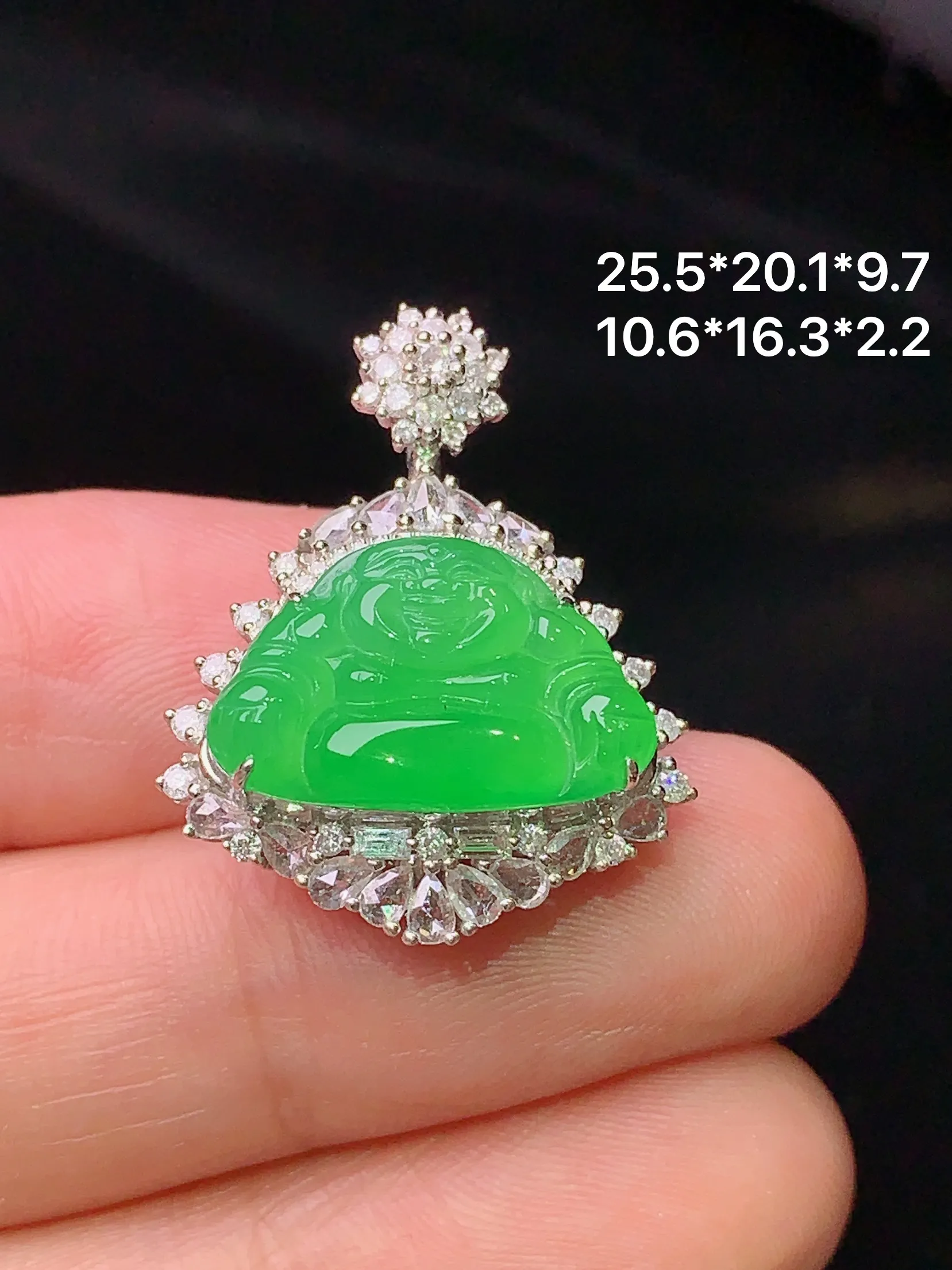 18k金钻镶嵌满绿佛公吊坠 玉质细腻 水润亮眼  色泽艳丽 整体尺寸25.5*20.1*9.7
