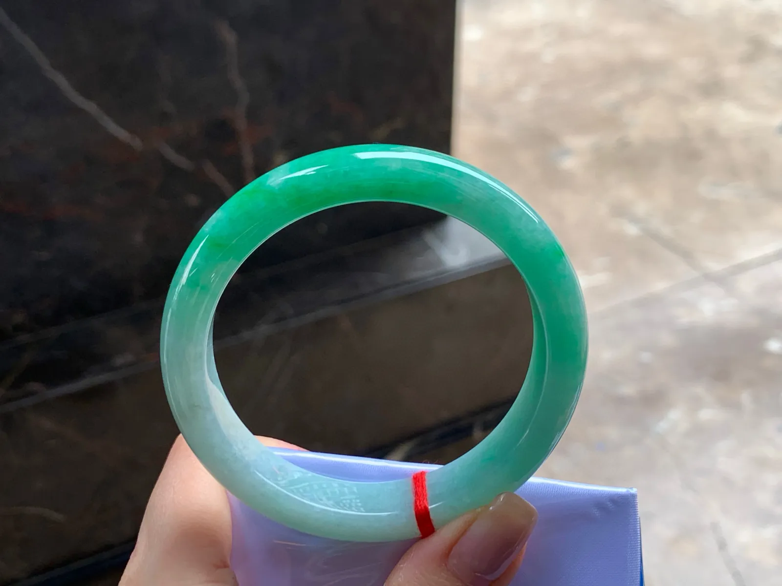 带色手镯
干净清爽 56.6/12.3/8.5mm