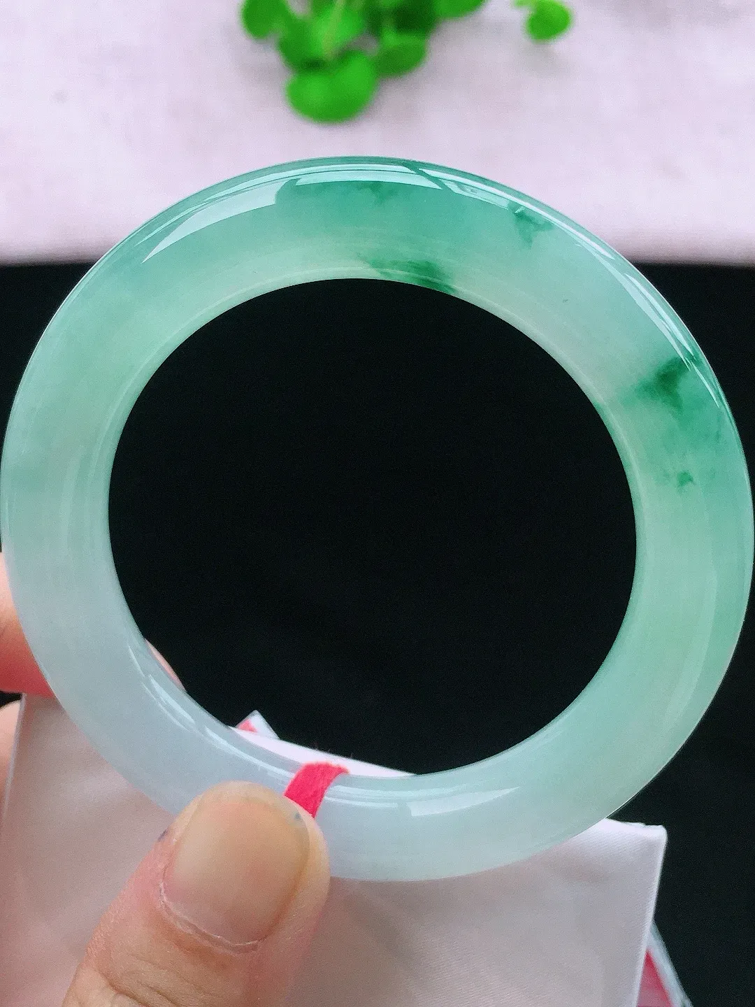 正圈55-56可戴，种老水足，尺寸54/11/11mm，冰飘花圆条翡翠手镯