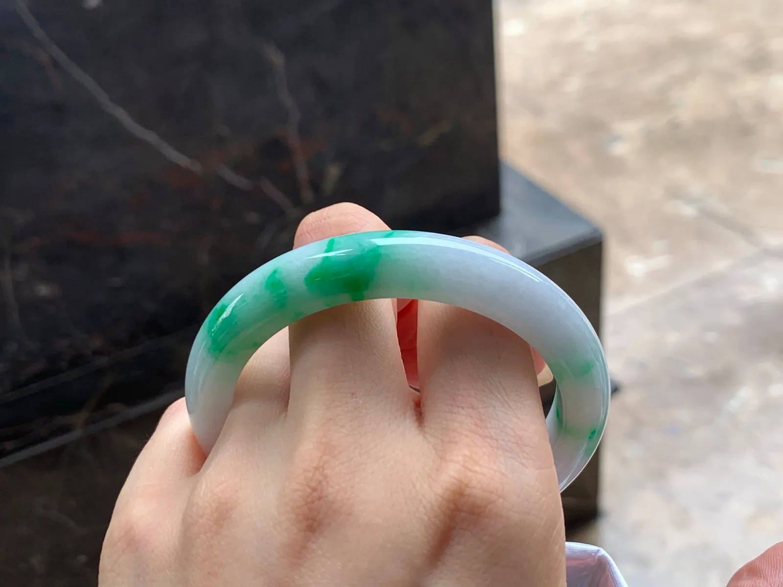带色手镯
干净清爽 56.3/10.2/8.3mm