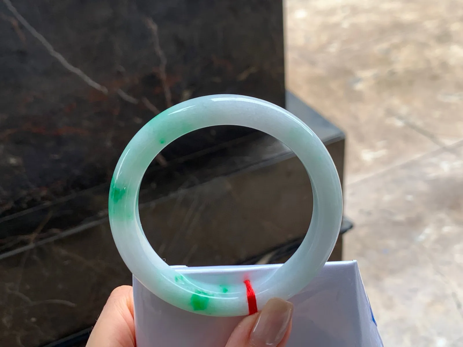 带色手镯
干净清爽 56.3/10.2/8.3mm