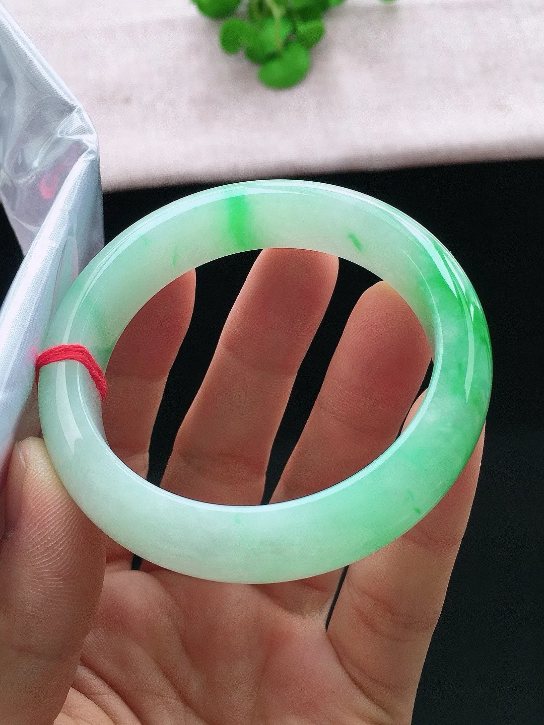 正圈54-55可戴，种老水足，尺寸54.5/13/8.5mm，冰飘绿正圈翡翠手镯