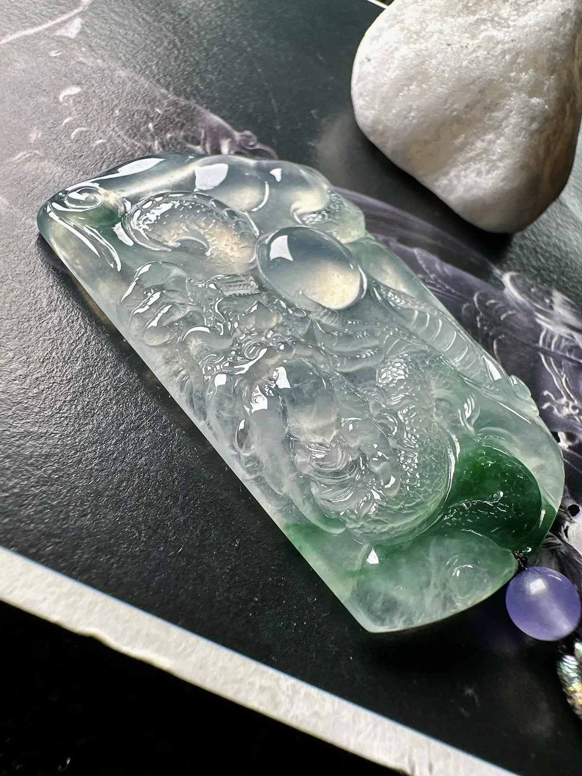【冰种飘绿龙牌】神龙护主，质地细腻，起胶感，生肖也可佩戴。