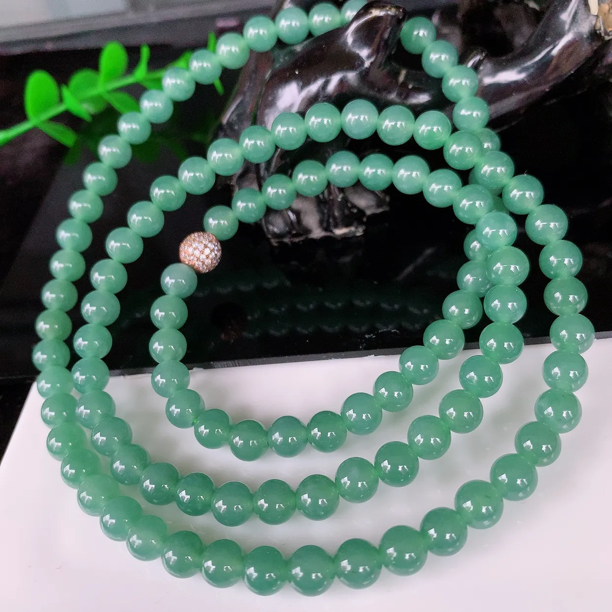 自然光实拍，冰胶满色圆珠翡翠项链，种老水足，冰清玉润  颜色漂亮  #001.1取一尺寸6.5