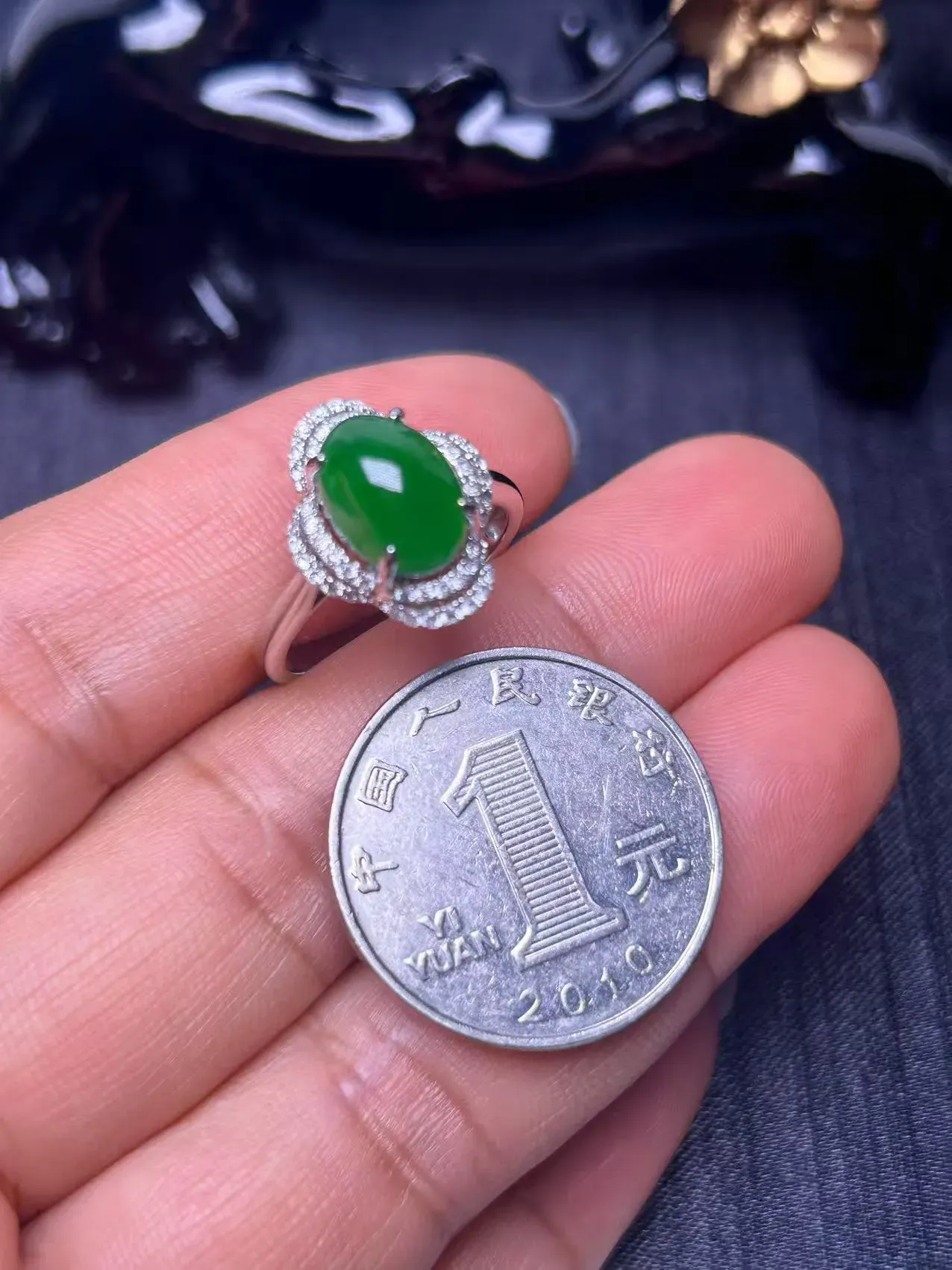 缅甸翡翠A货，时尚韩版的女戒，上手效果好，辣色，幸福美满，平安吉祥，