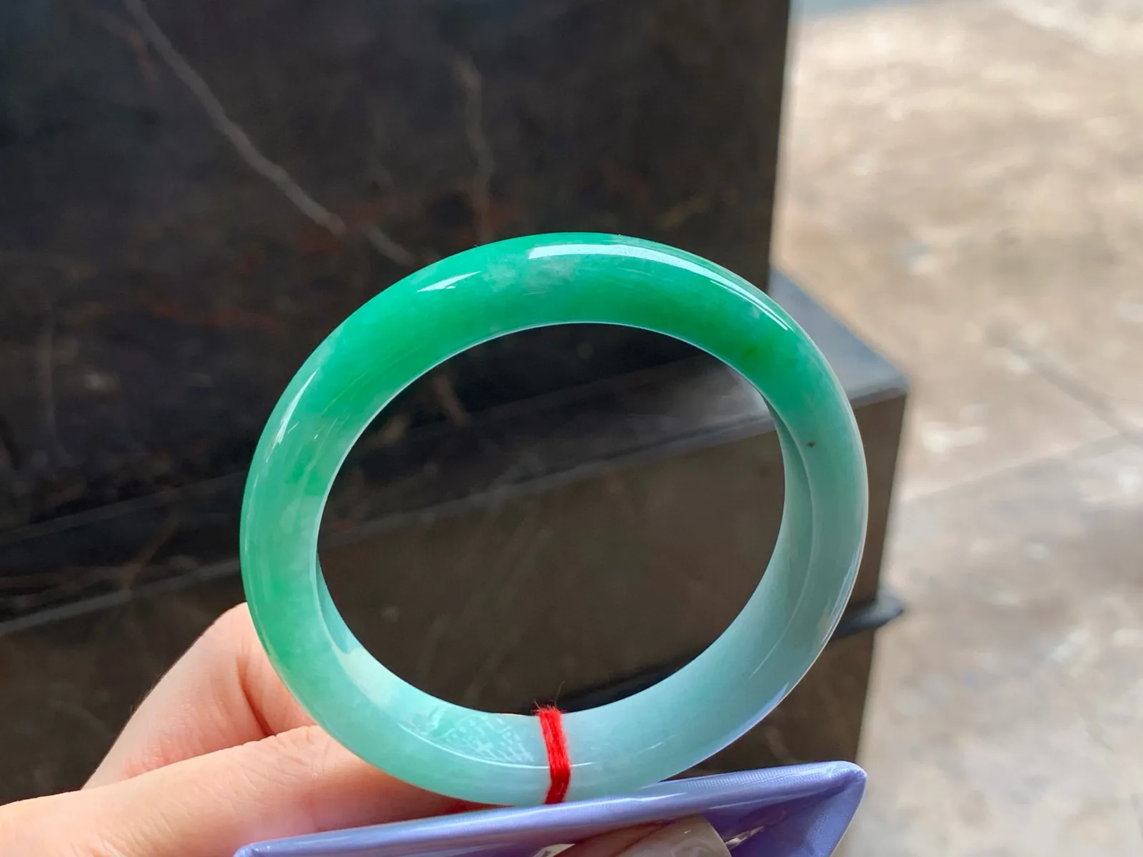 带色手镯
干净清爽 56.6/12.3/8.5mm