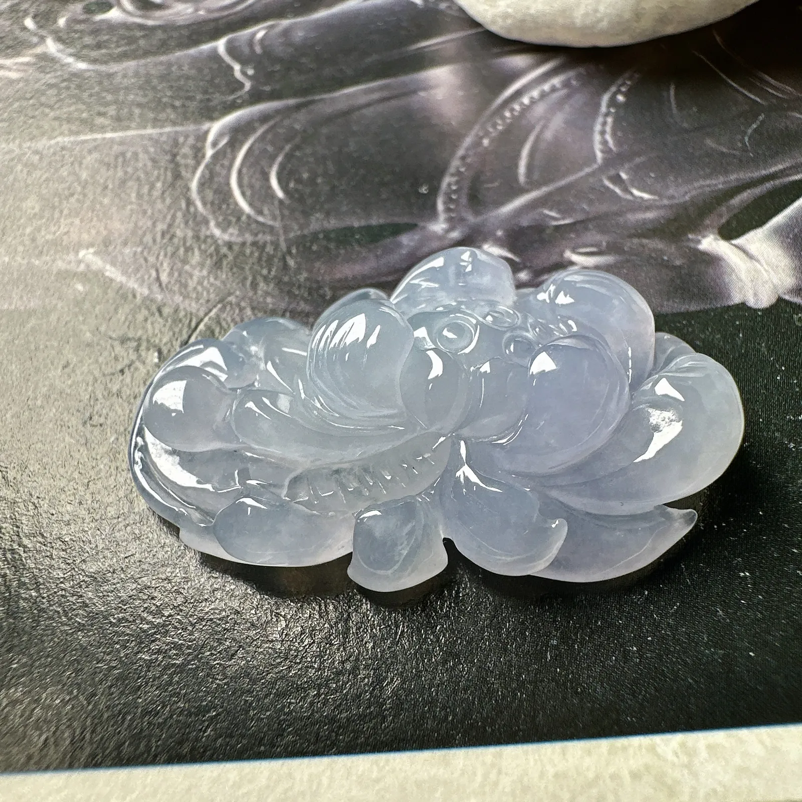 【冰种莲花🪷】种地优秀，通透闪亮，起光的料子，厚度很好，工艺雕刻精湛。