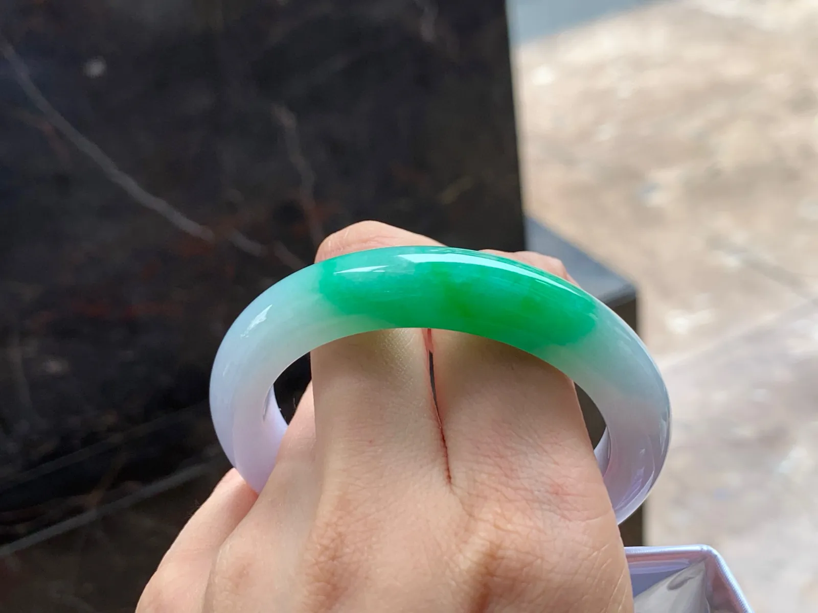春彩手镯
颜色漂亮 52.5/10.6/8.6mm