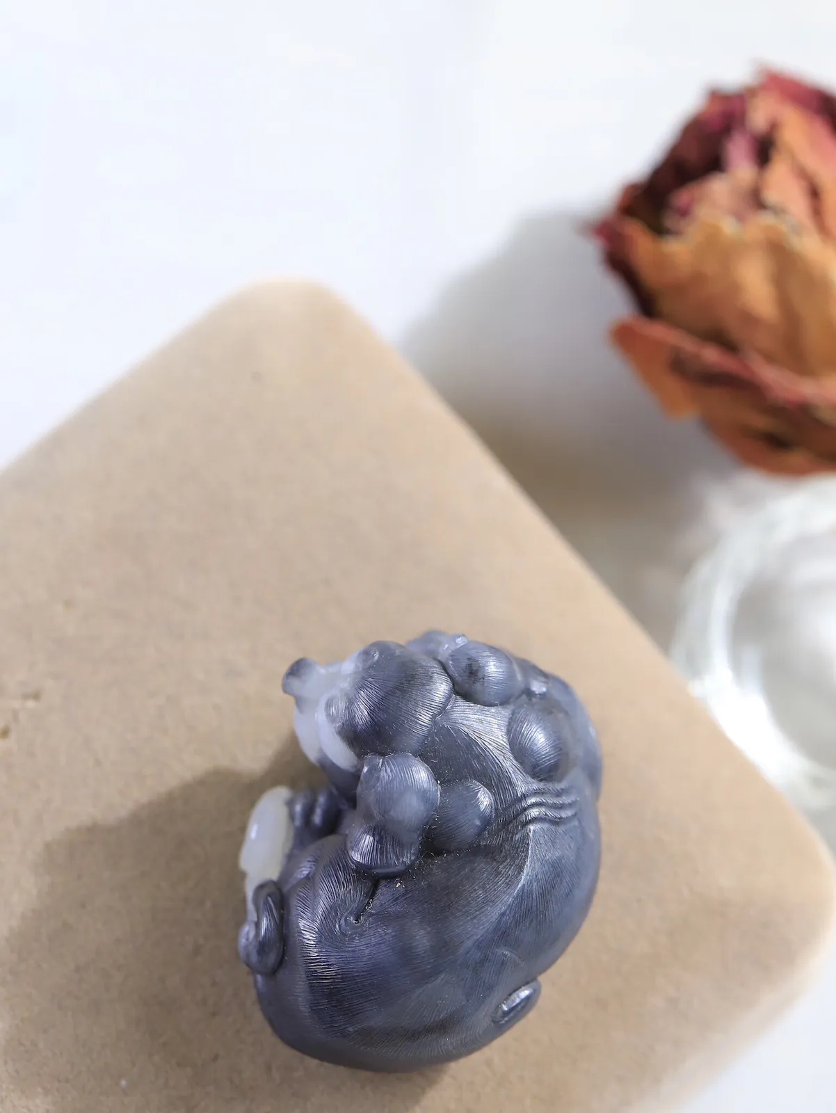 新疆和田籽料青花旺财狗挂件，玉质温润细腻 尺寸44.7-34.7-24mm    63701865L