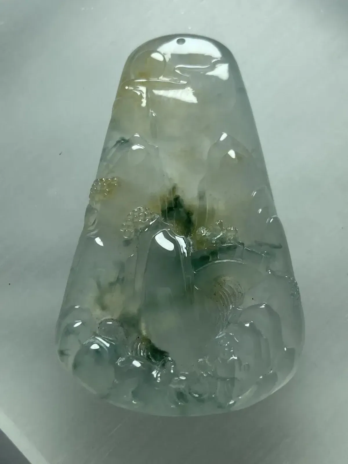 缅甸翡翠A货，有山有水，顺风顺水，平平安安，健健康康，上身效果大气。