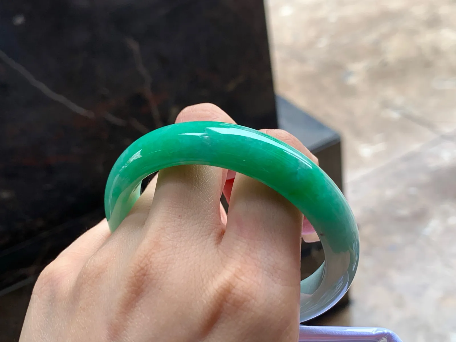 带色手镯
干净清爽 56.6/12.3/8.5mm