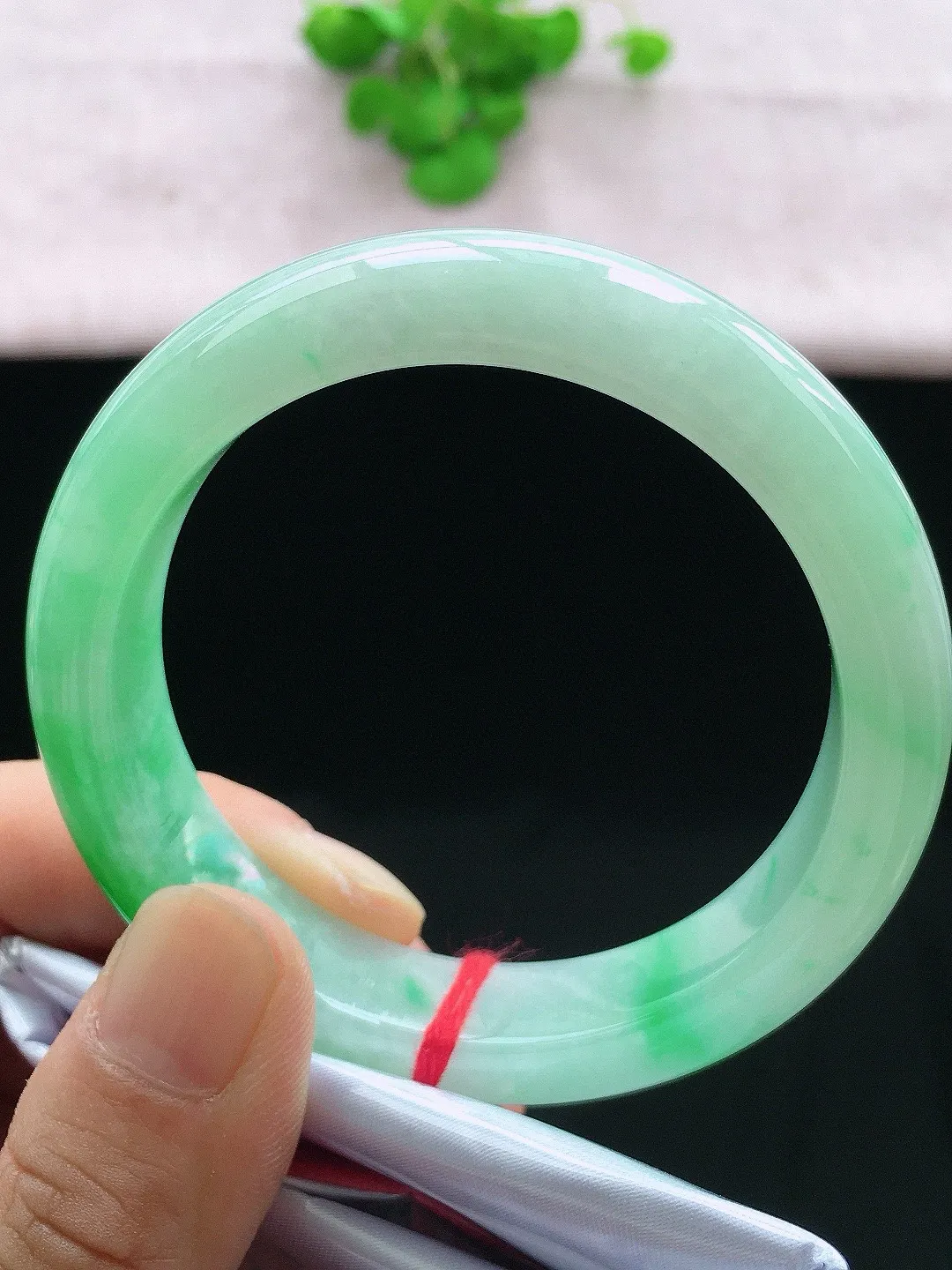 正圈54-55可戴，种老水足，尺寸54.5/13/8.5mm，冰飘绿正圈翡翠手镯