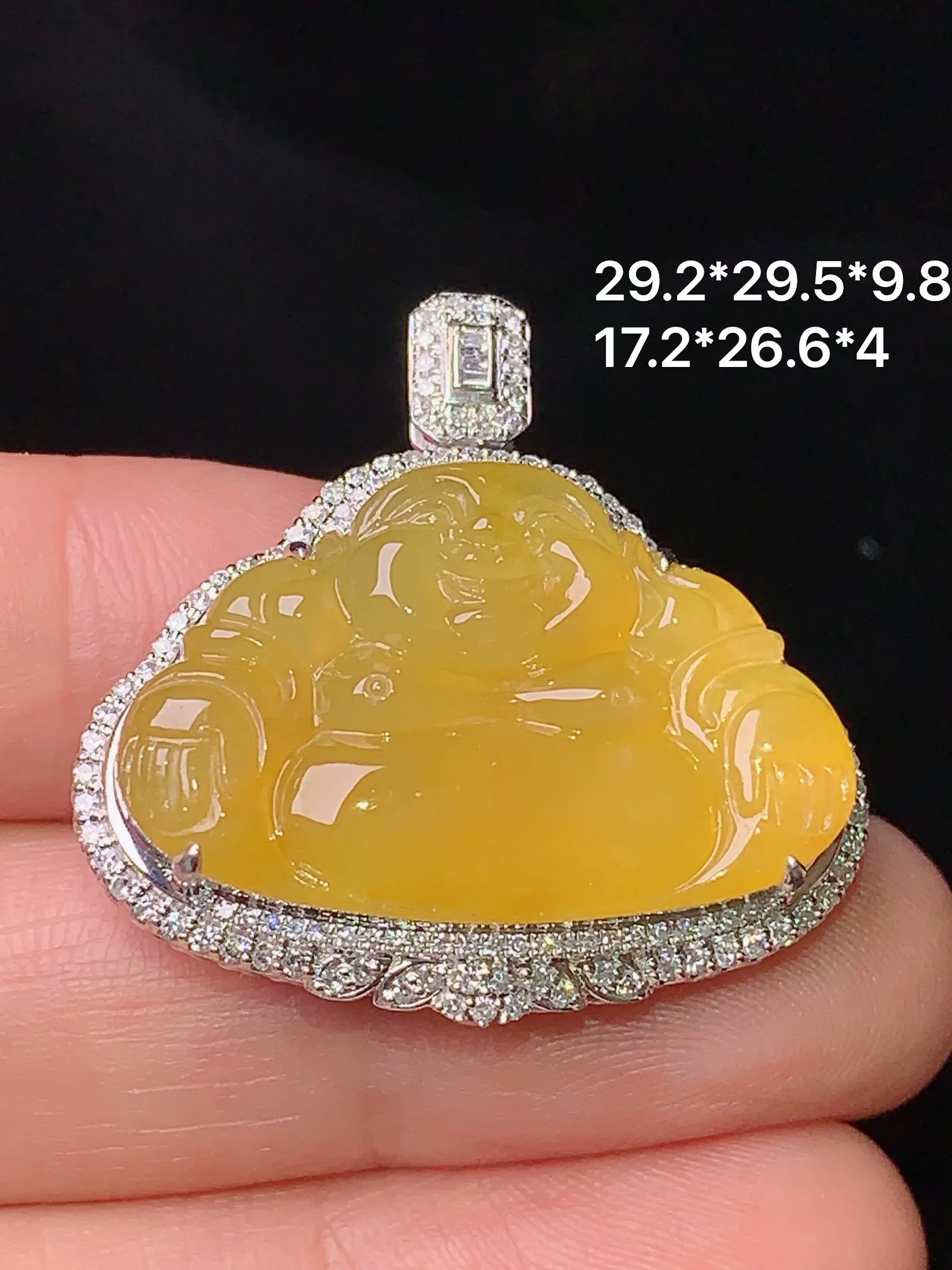 18k金钻镶嵌黄翡佛公吊坠 玉质细腻 水润亮眼 色泽艳丽 整体尺寸29.2*29.5*9.8