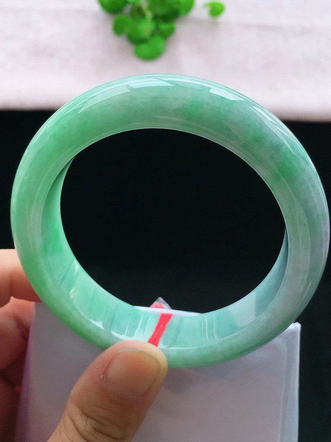 正圈60-61可戴，种老水足，尺寸60.5/15/10mm，春彩大圈口正圈翡翠手镯