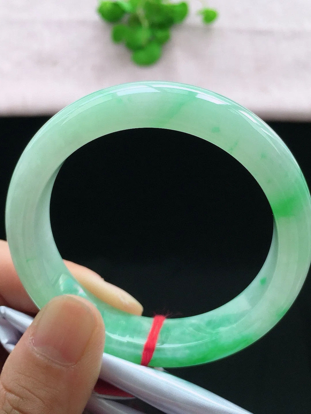 正圈54-55可戴，种老水足，尺寸54.5/13/8.5mm，冰飘绿正圈翡翠手镯