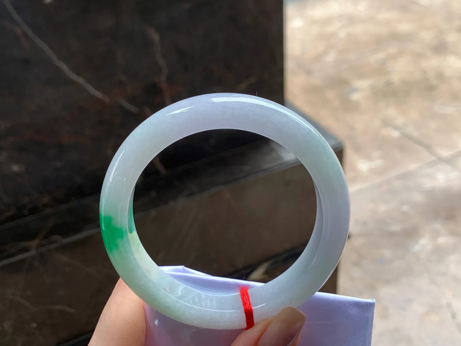 带色手镯
干净清爽 58.2/12.8/9.2mm