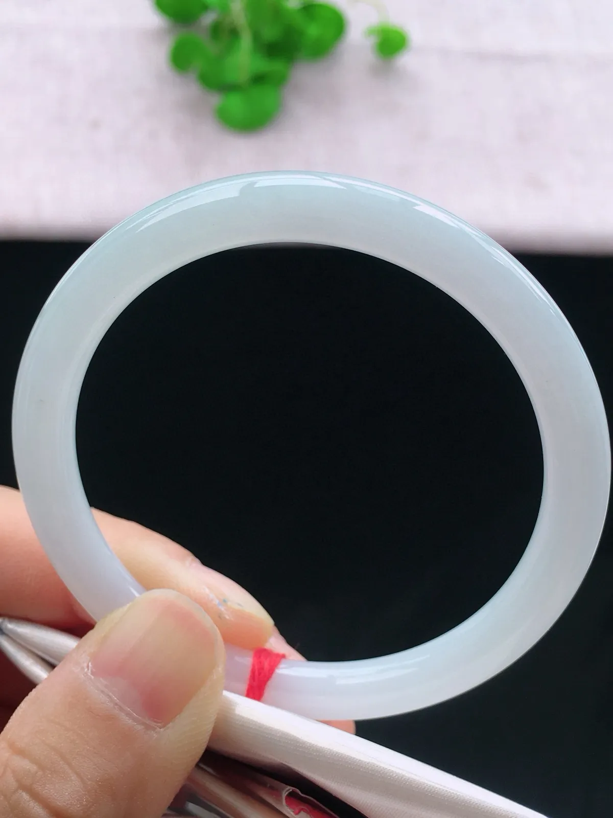 正圈55-56可戴，种老水足，尺寸54/7/7mm，白冰圆条翡翠手镯
