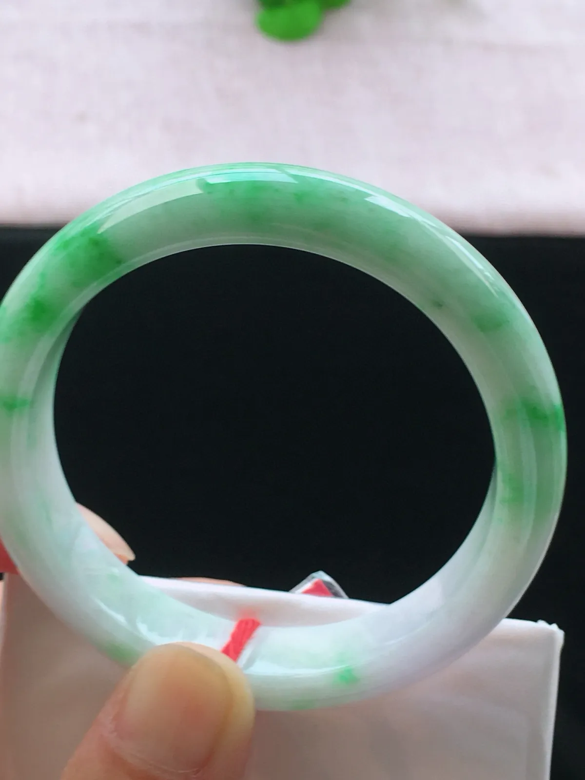 正圈54-55可戴，种老水足，尺寸55/11.7/8mm，冰飘绿正圈翡翠手镯