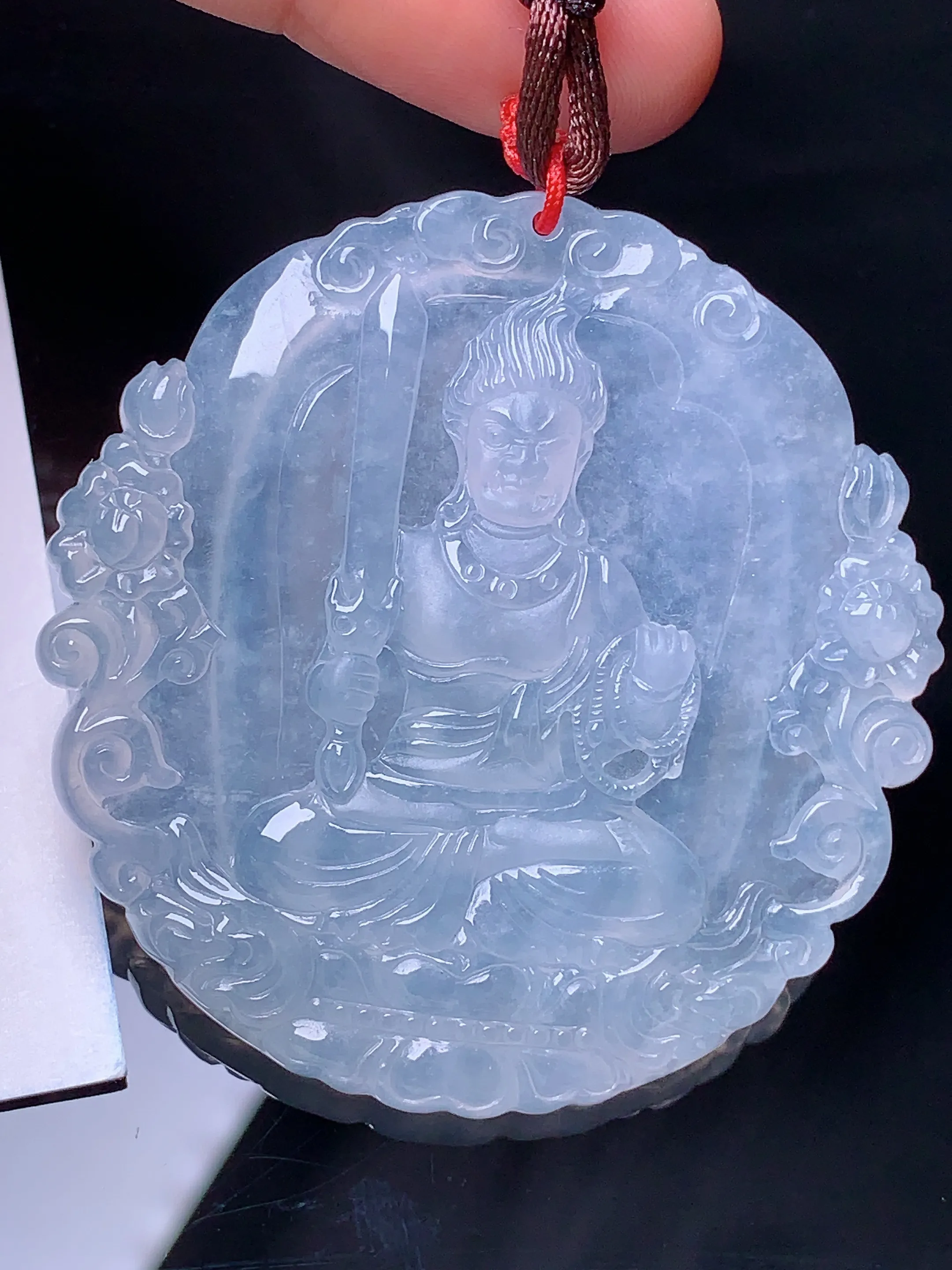 冰种不动冥王吊坠 玉质细腻 水润亮眼 色泽艳丽 整体尺寸51.6*50.3*5.3