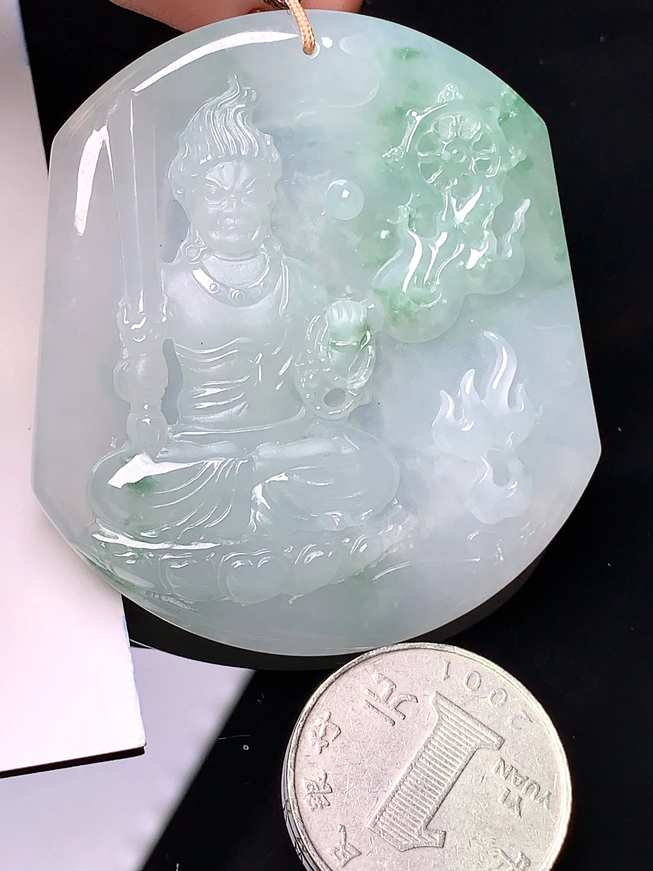 飘绿不动冥王吊坠 玉质细腻 水润亮眼 色泽艳丽 整体尺寸57*51.6*6.5