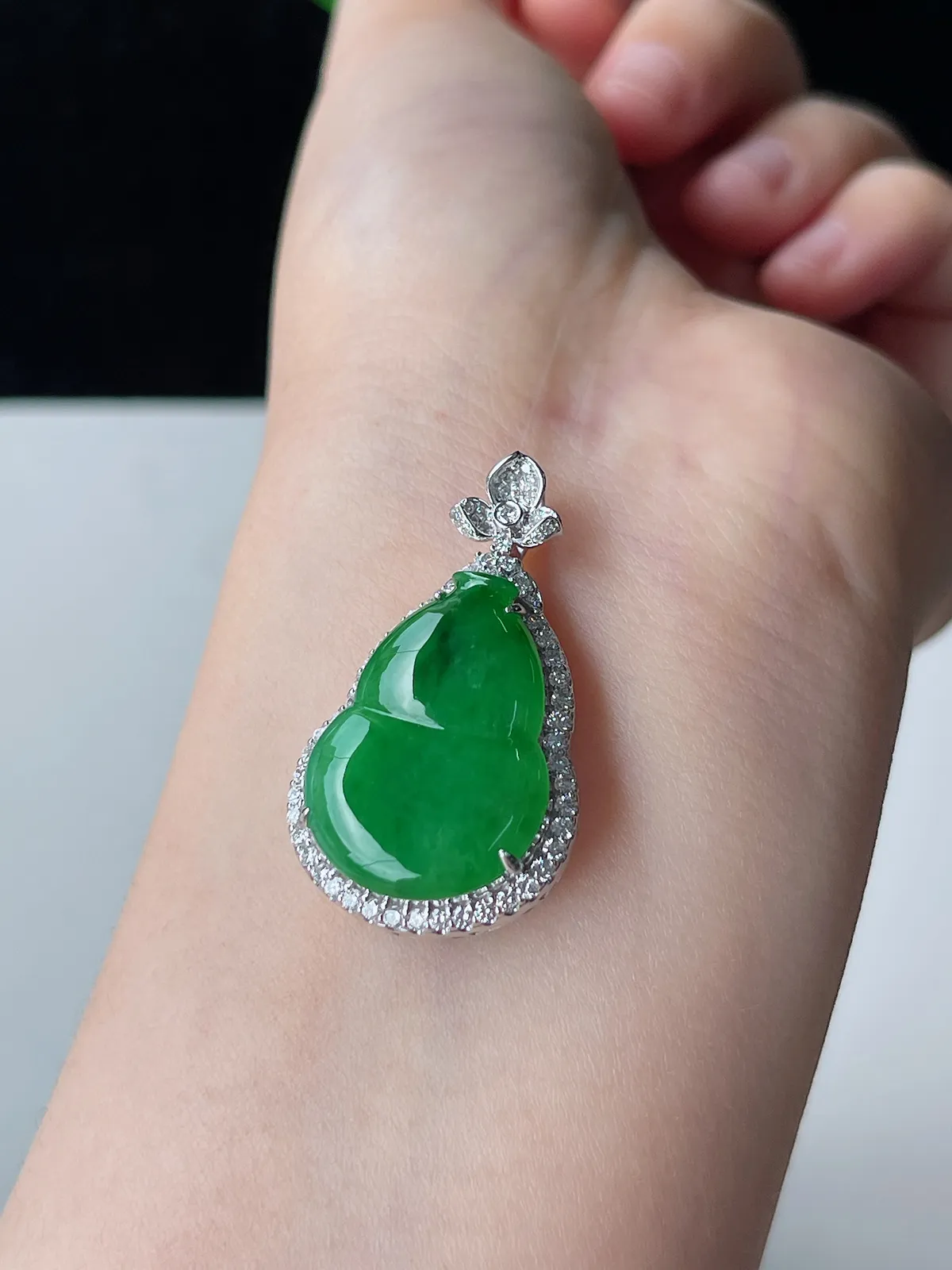 翡翠挂坠，印记：G18K