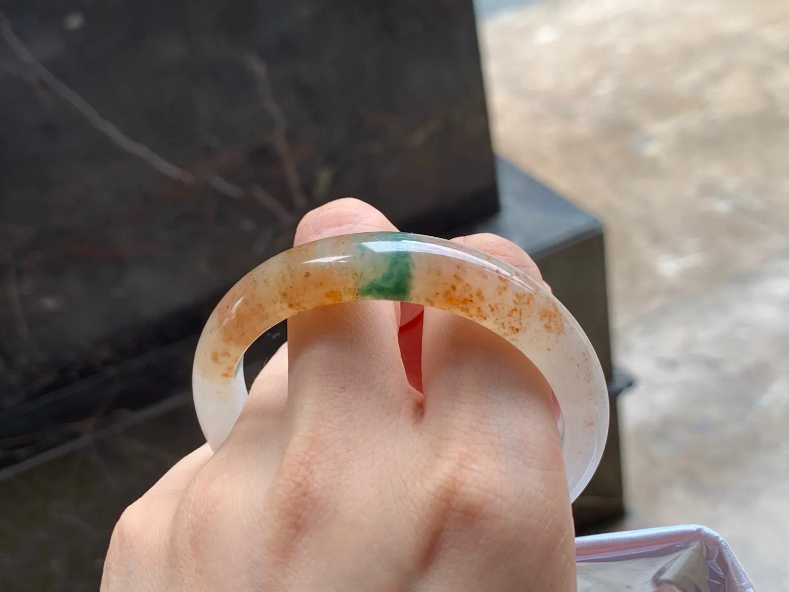 冰黄飘花手镯
独特54/12/7.5mm