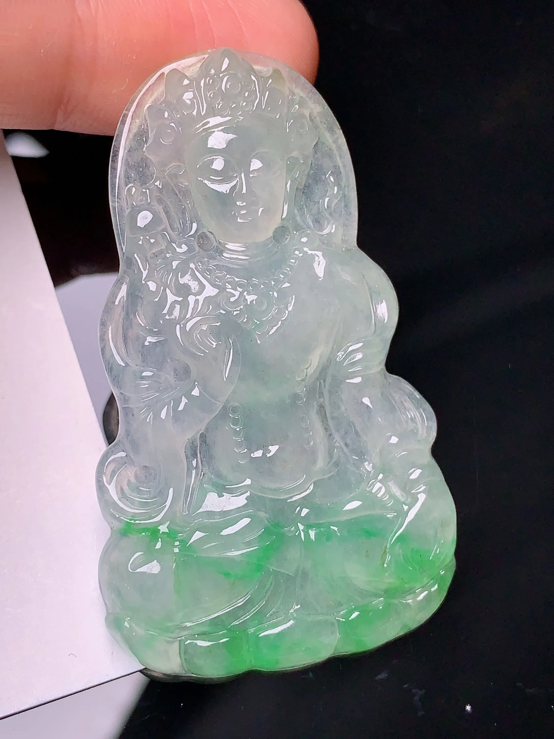 飘绿度母吊坠 玉质细腻 水润亮眼 色泽艳丽 整体尺寸50.5*30*4.8