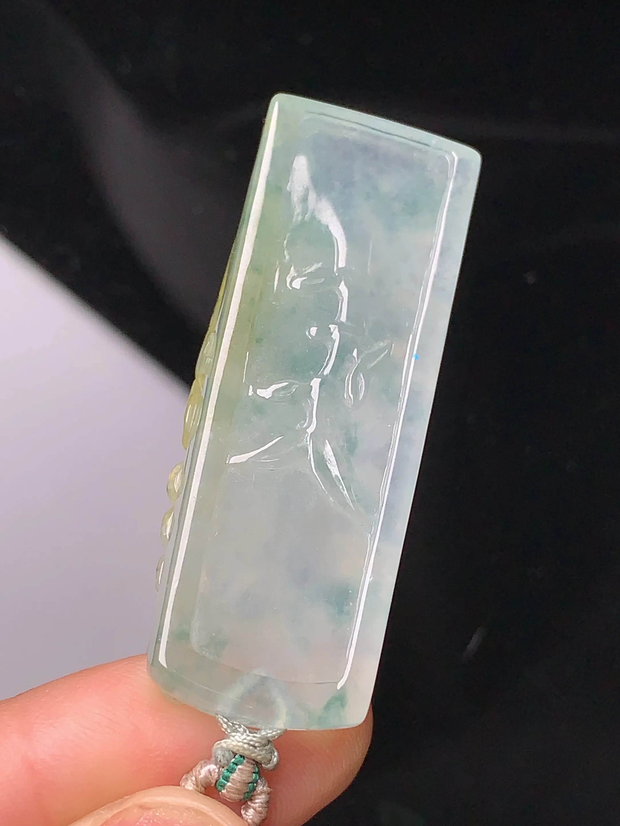 冰种飘黄绿呱呱来财吊坠 玉质细腻 水润亮眼 色泽艳丽 整体尺寸44.8*16*13