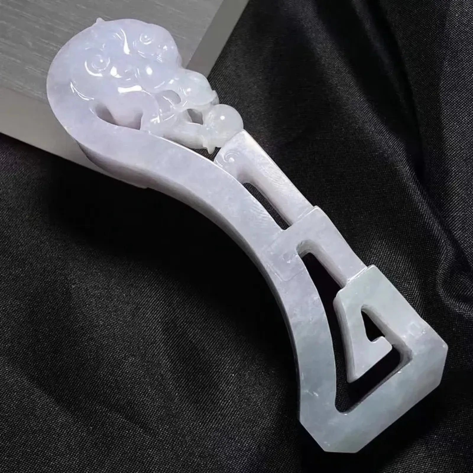 缅甸翡翠A货，龙钩，平平安安，健健康康，财源滚滚，摆放更好看
