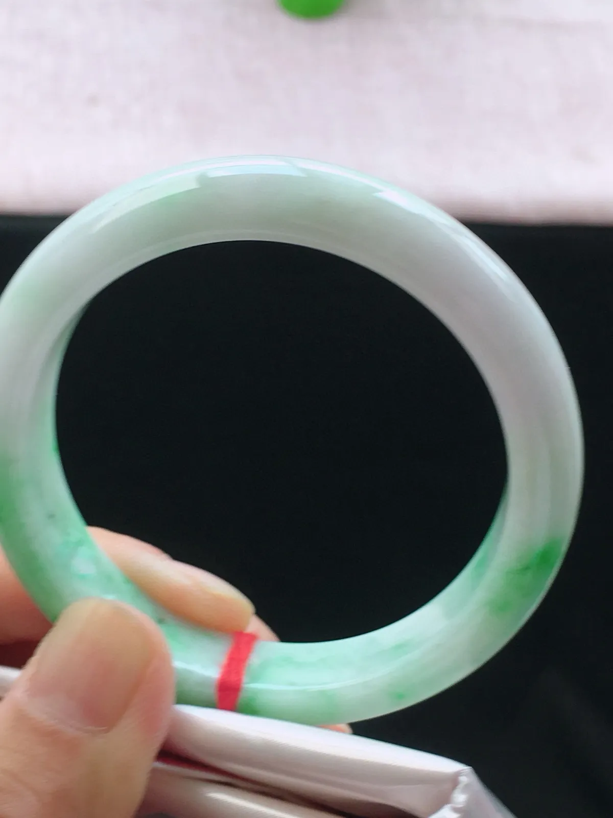正圈54-55可戴，种老水足，尺寸55/11.7/8mm，冰飘绿正圈翡翠手镯