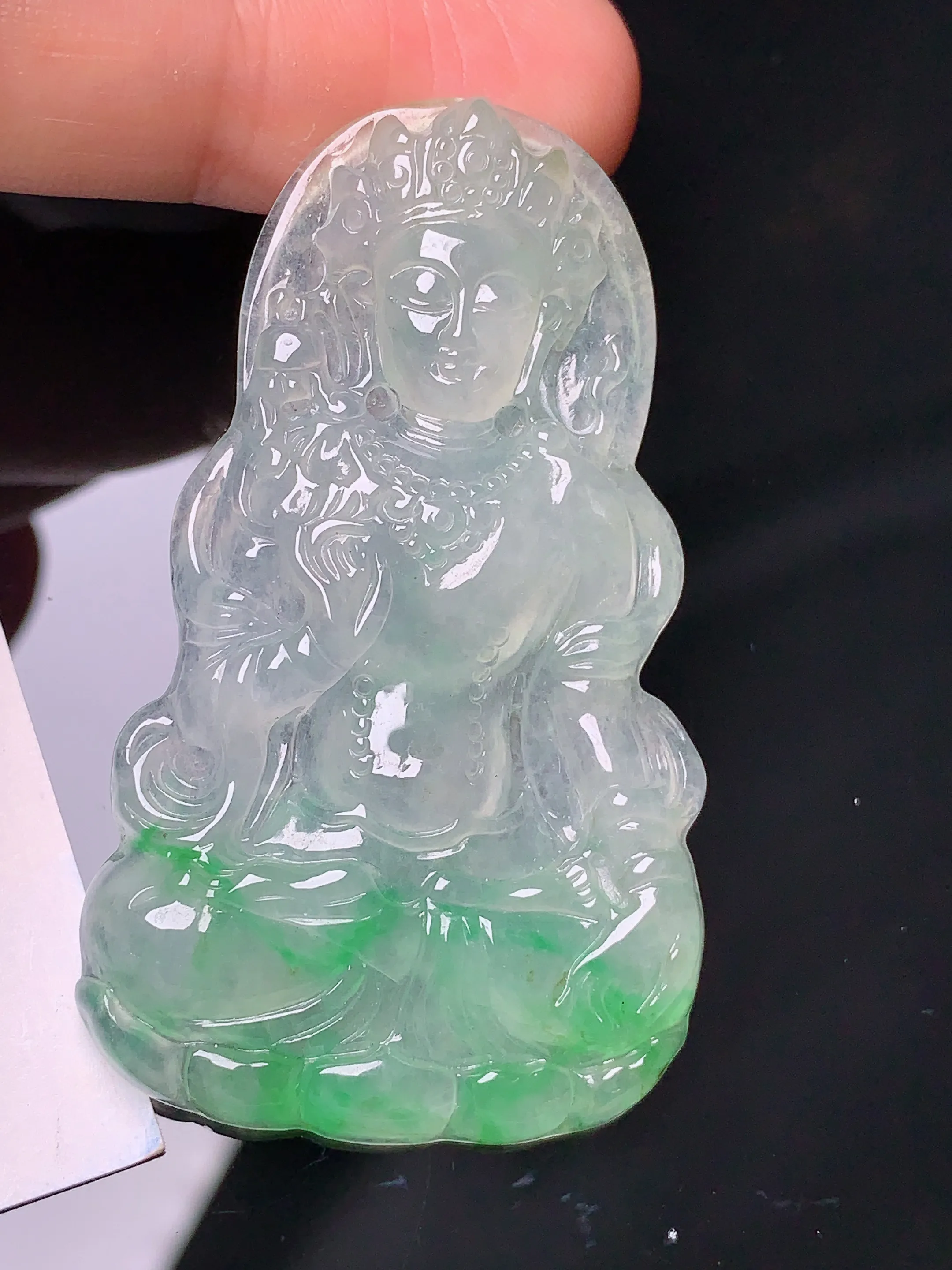 飘绿度母吊坠 玉质细腻 水润亮眼 色泽艳丽 整体尺寸50.5*30*4.8