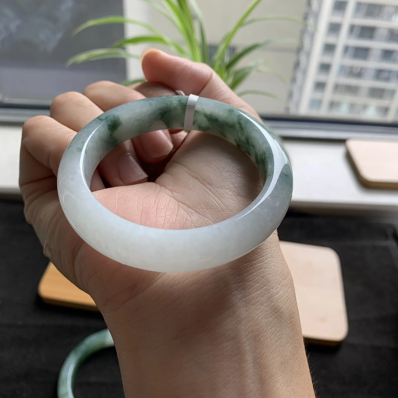 54圈口飘花手镯