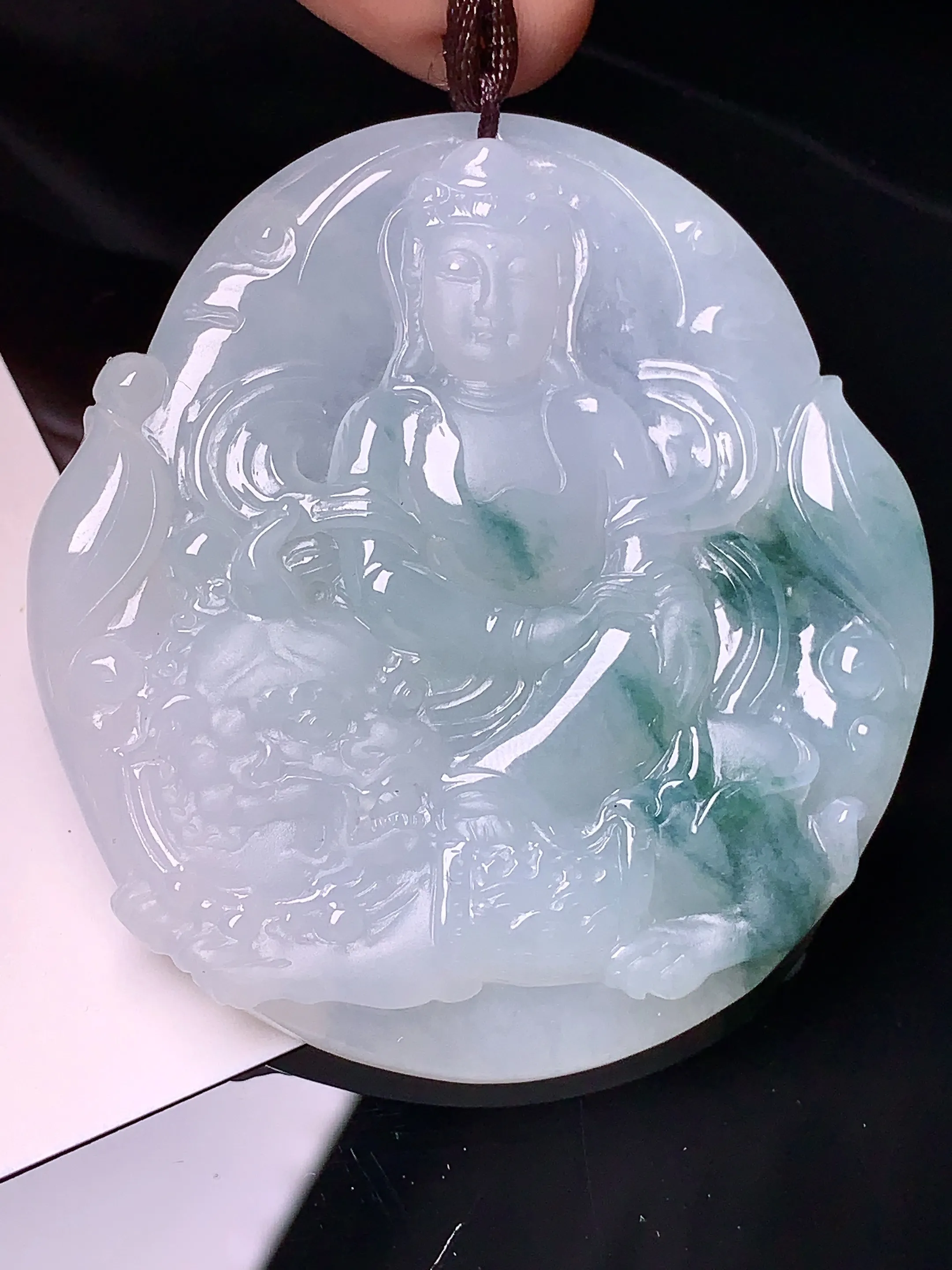 飘绿文殊观音吊坠 玉质细腻 水润亮眼 色泽艳丽 整体尺寸55.5*51.6*5.5