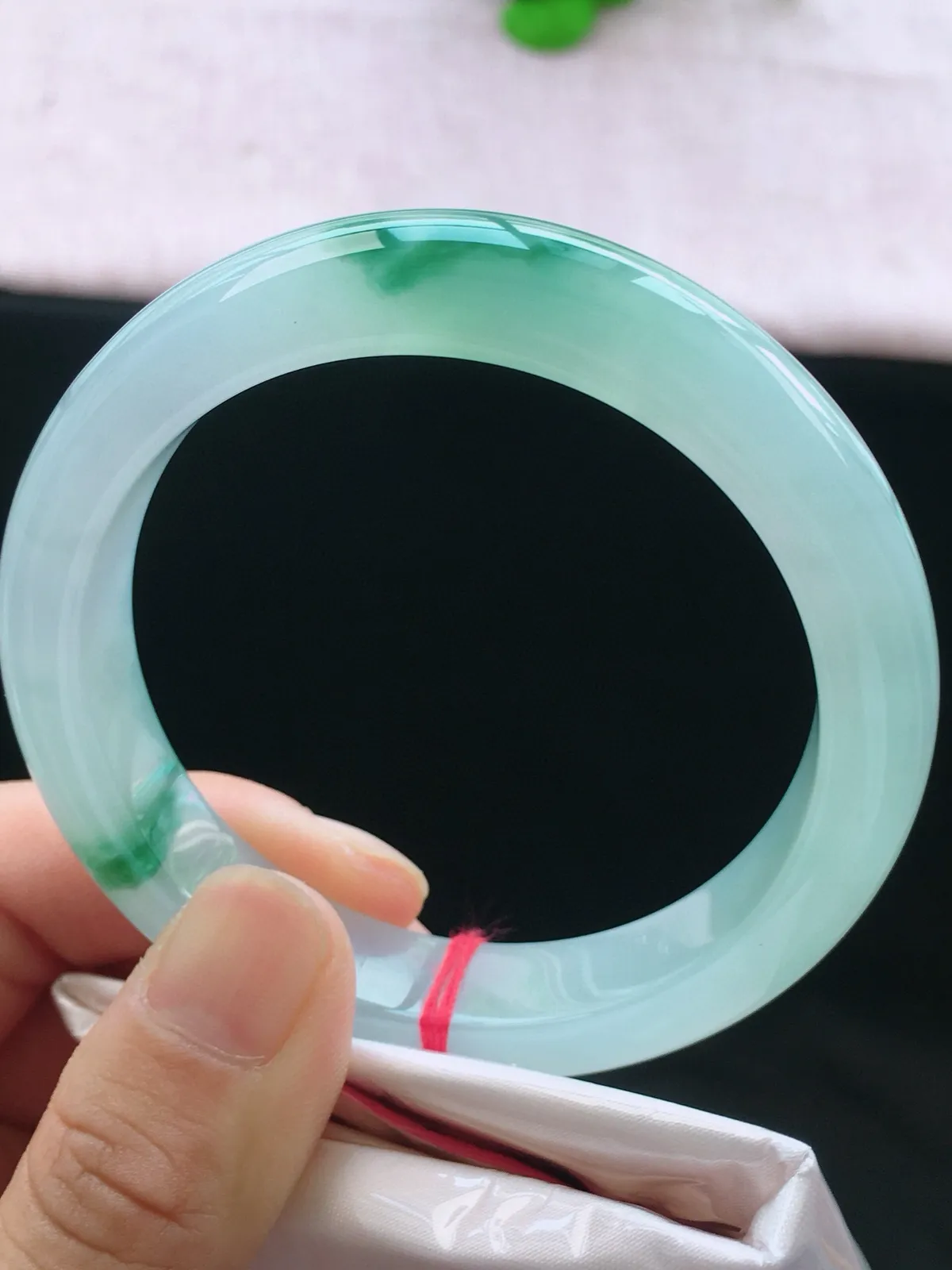 正圈57-58可戴，种老水足，尺寸57.6/12.5/8.7mm，冰飘花正圈翡翠手镯