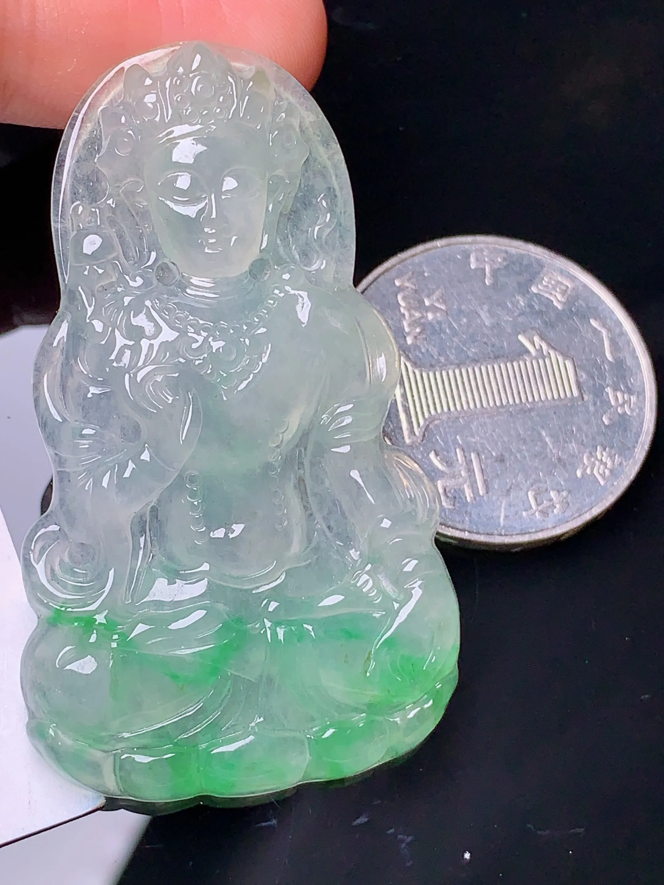 飘绿度母吊坠 玉质细腻 水润亮眼 色泽艳丽 整体尺寸50.5*30*4.8