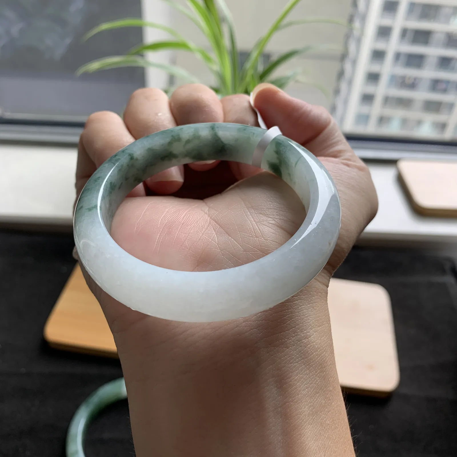 54圈口飘花手镯