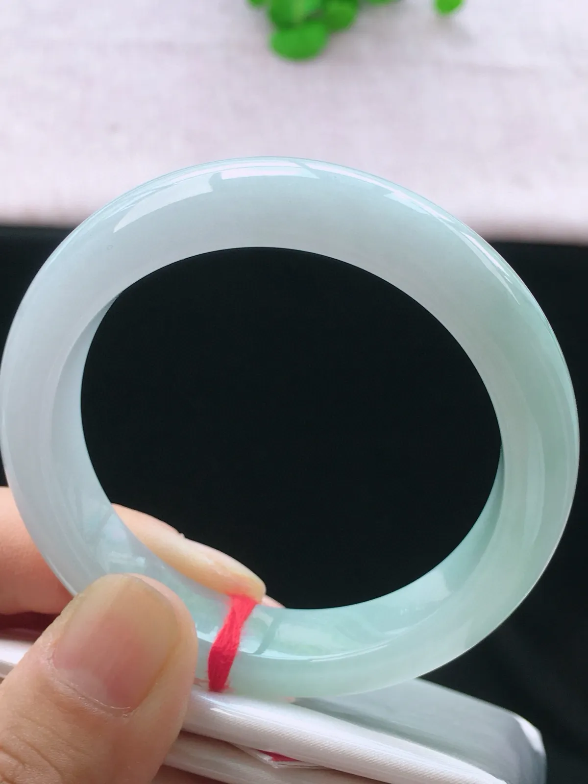 正圈51-52可戴，种老水足，尺寸52/11.8/8.8mm，底色正圈翡翠手镯