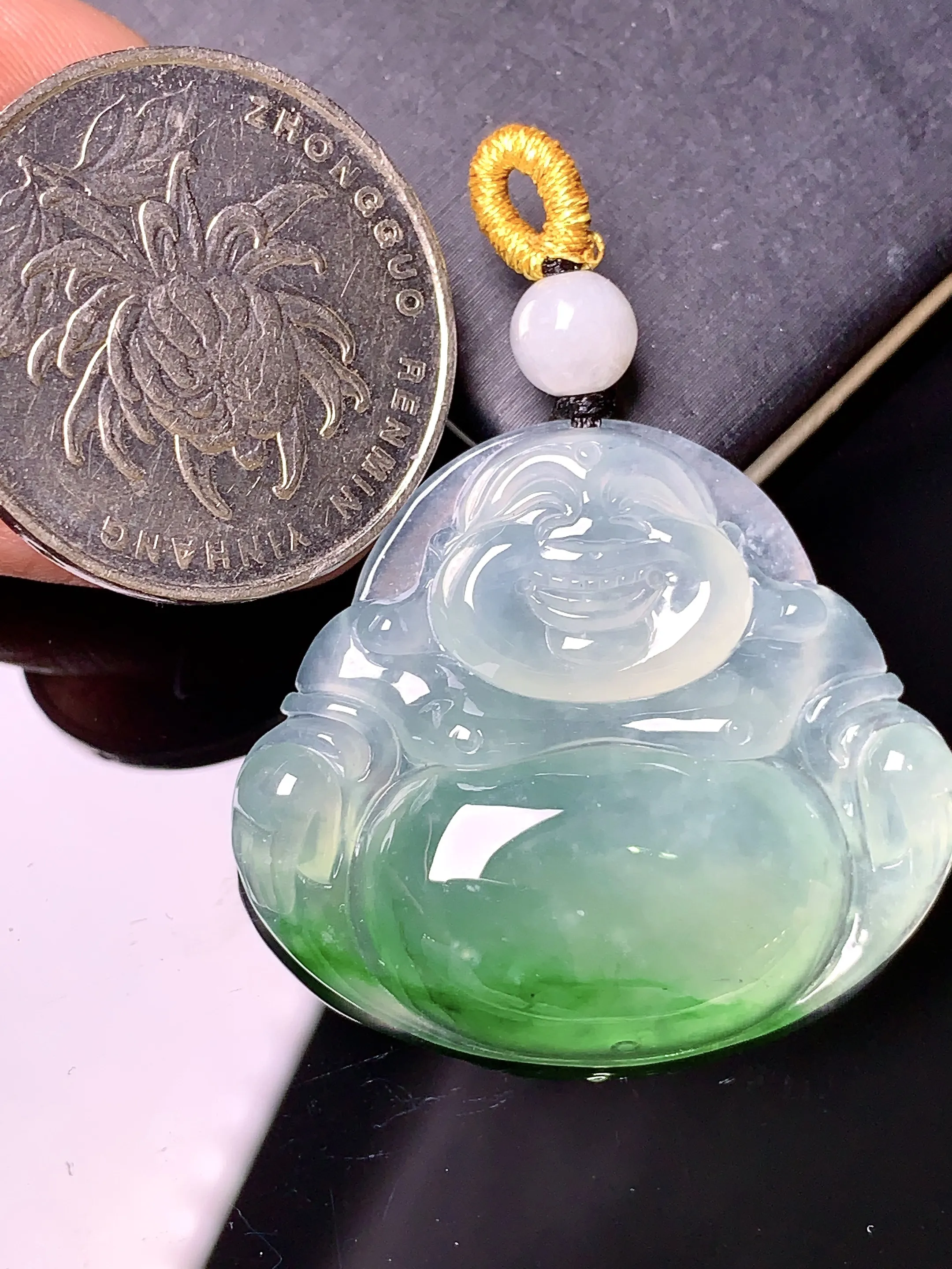 飘绿佛公吊坠 玉质细腻 水润亮眼 色泽艳丽 整体尺寸30*33.6*6