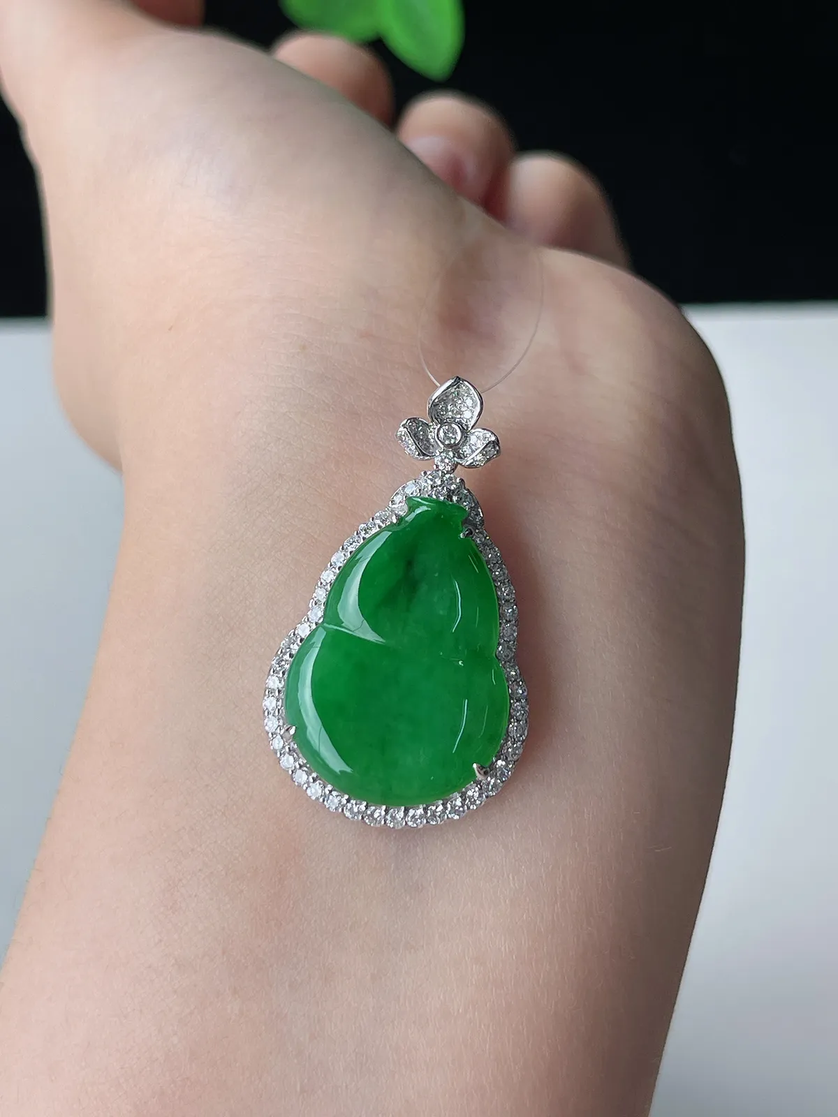 翡翠挂坠，印记：G18K