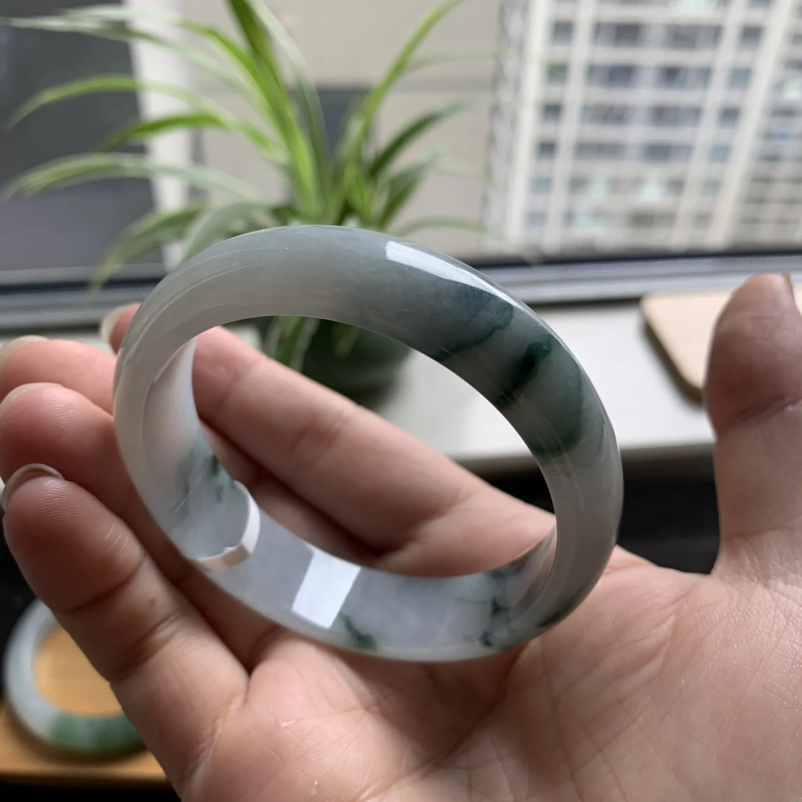 56圈口飘花手镯