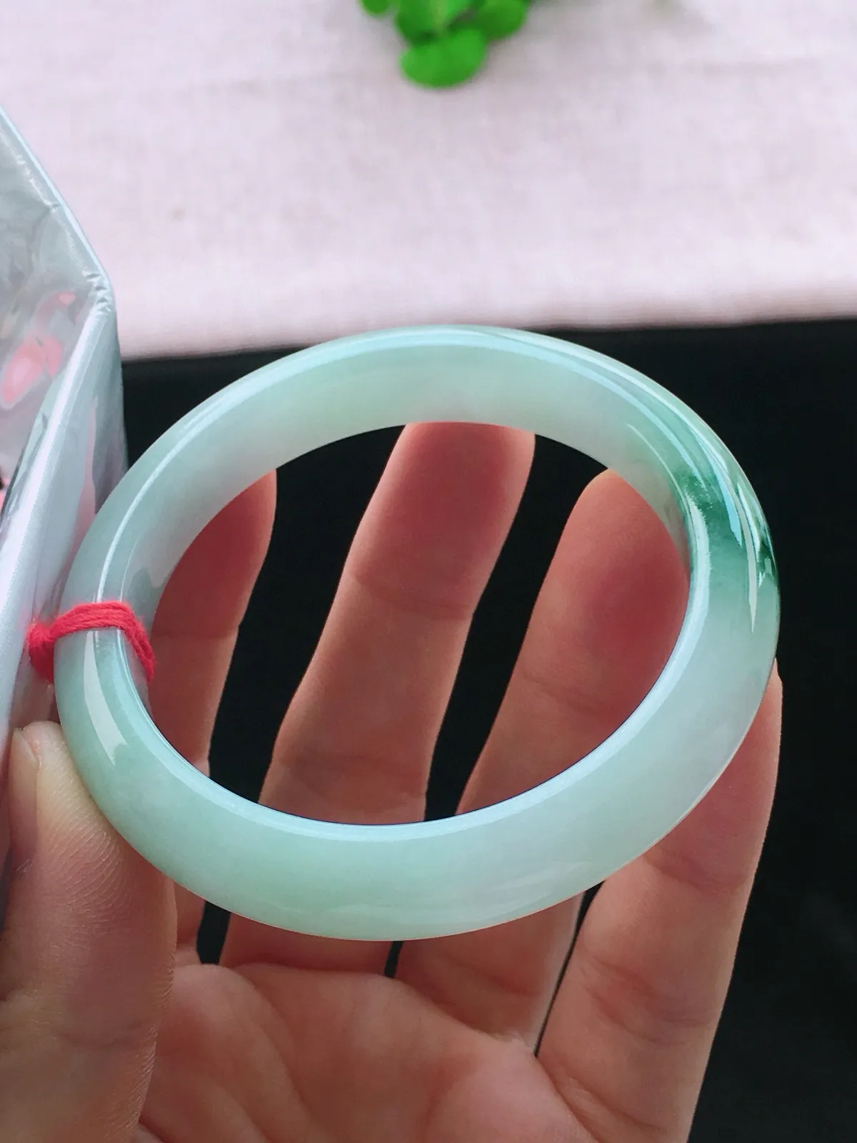 正圈55-56可戴，种老水足，尺寸56/10.8/8.2mm，冰飘花正圈翡翠手镯