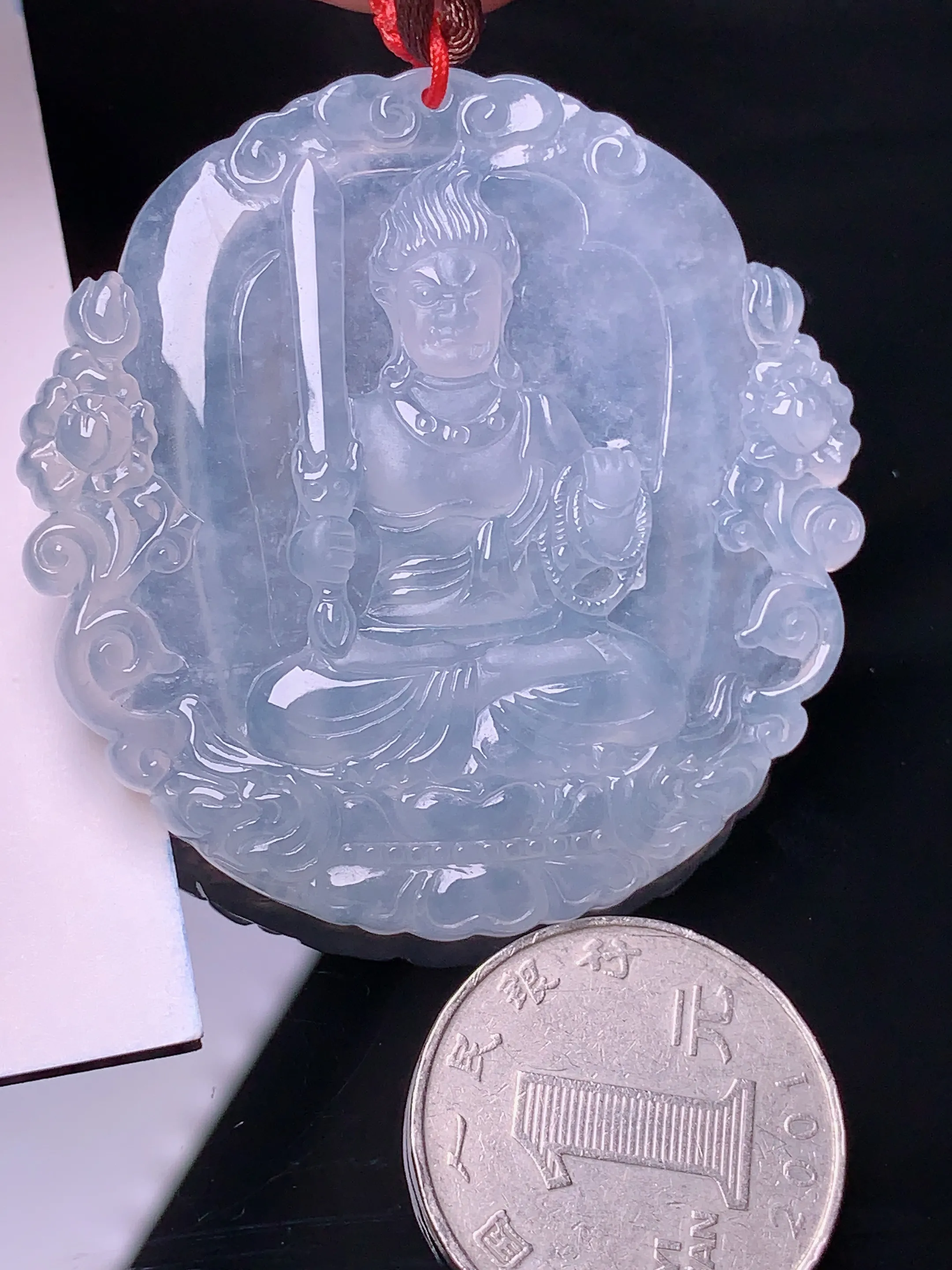 冰种不动冥王吊坠 玉质细腻 水润亮眼 色泽艳丽 整体尺寸51.6*50.3*5.3